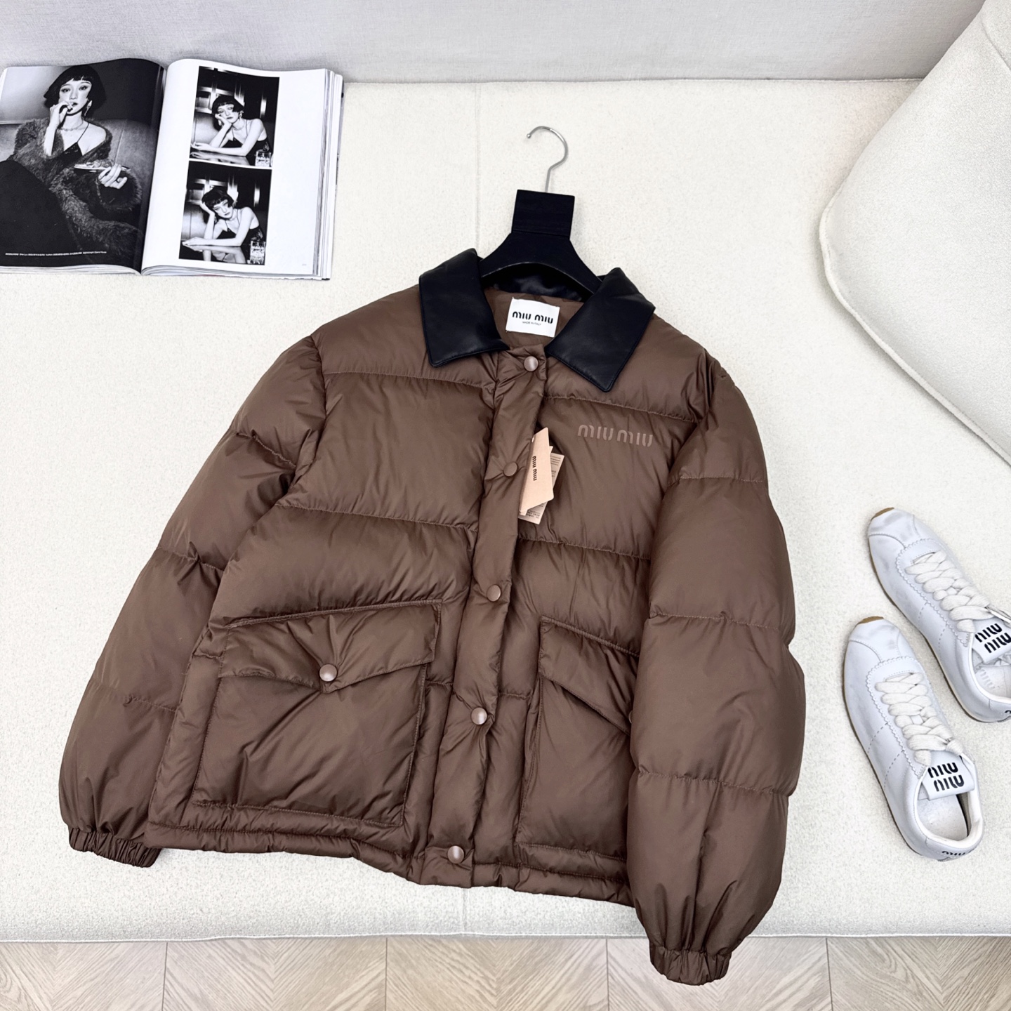爆单款推荐 Miu 25Ss————秋冬最新款绗缝撞色真皮翻领羽绒外套🤎撞色小羊皮翻领+翻盖口袋细节设计