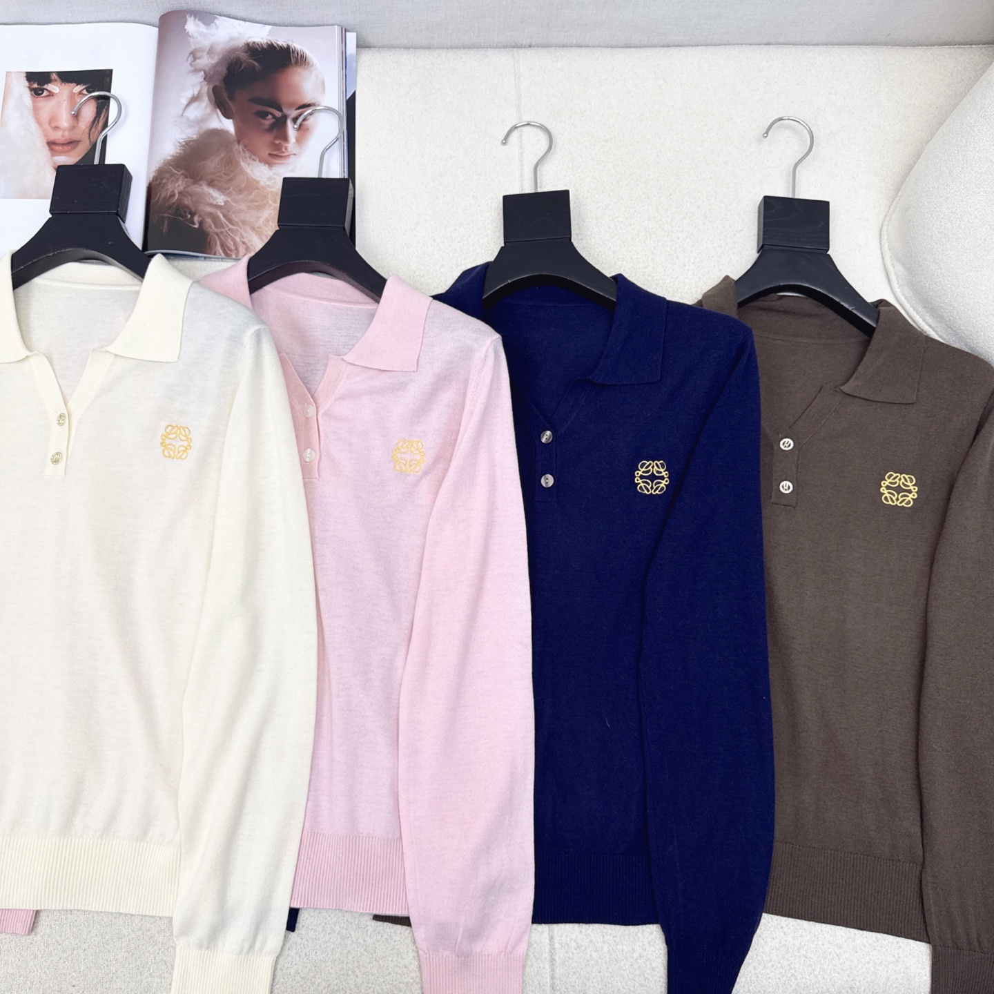 Loe 25Ss————早秋最新款logo刺绣羊毛上衣 🤍减龄学院风 敲实穿 单穿打底都OK 叠穿更加时