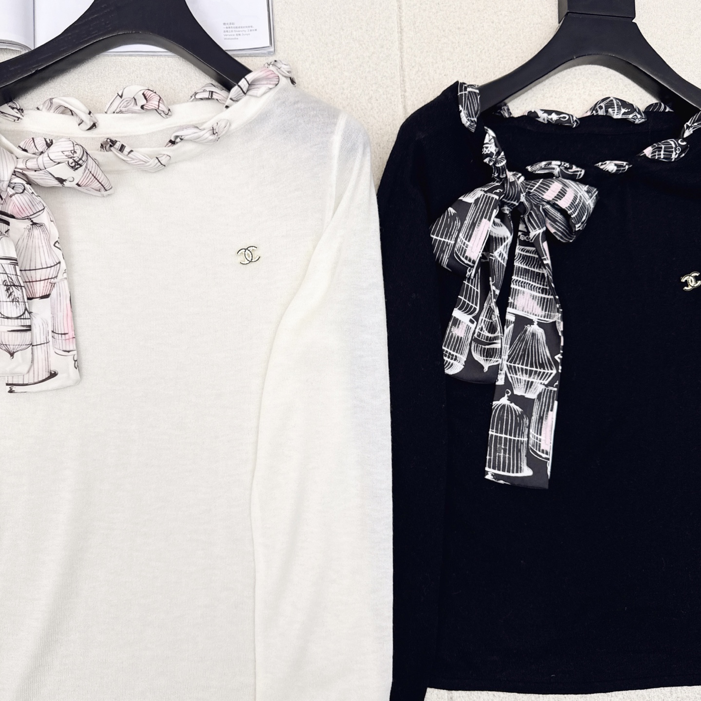 C家 25Ss————早秋最新款丝巾装饰斜肩长袖打底衫 🤍甜美纯欲风 极简有亮点 高弹力面料柔软舒适版型