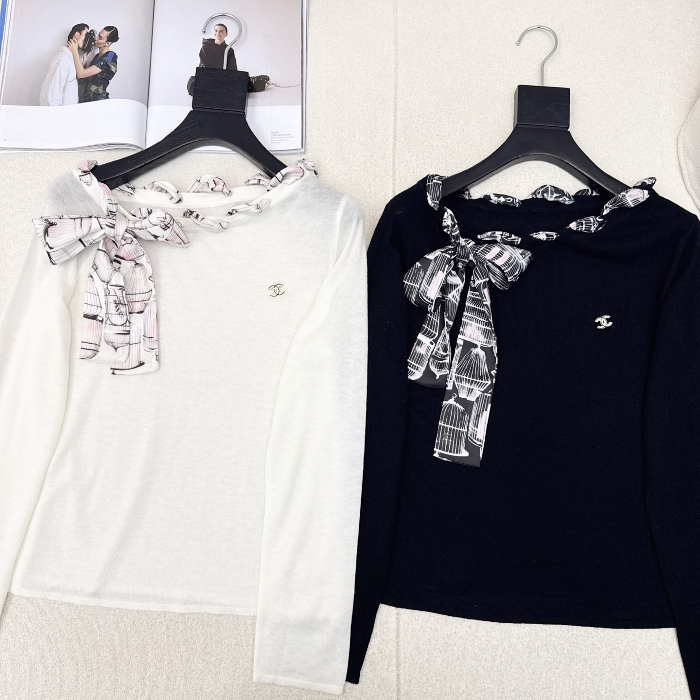 C家 25Ss————早秋最新款丝巾装饰斜肩长袖打底衫 🤍甜美纯欲风 极简有亮点 高弹力面料柔软舒适版型