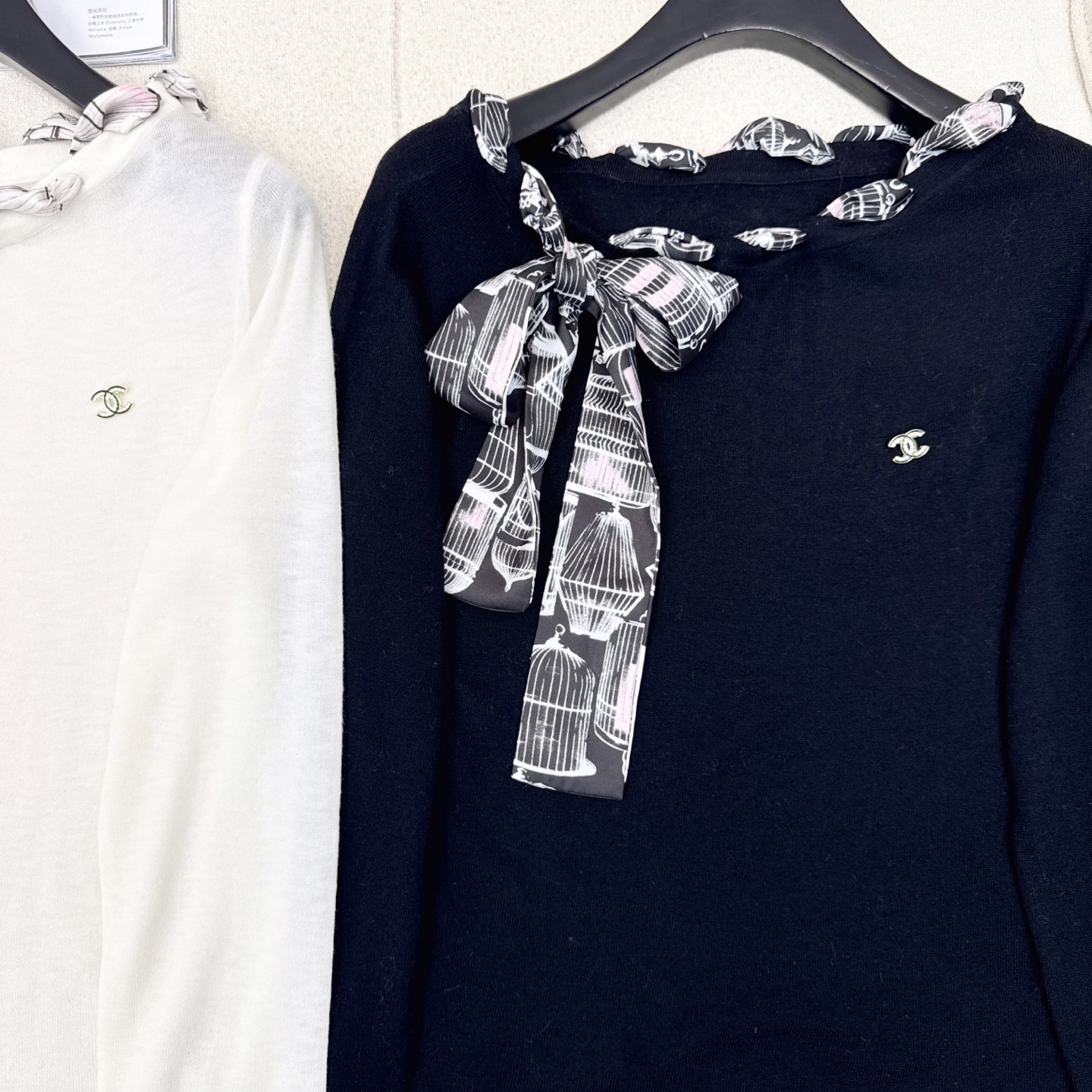 C家 25Ss————早秋最新款丝巾装饰斜肩长袖打底衫 🤍甜美纯欲风 极简有亮点 高弹力面料柔软舒适版型