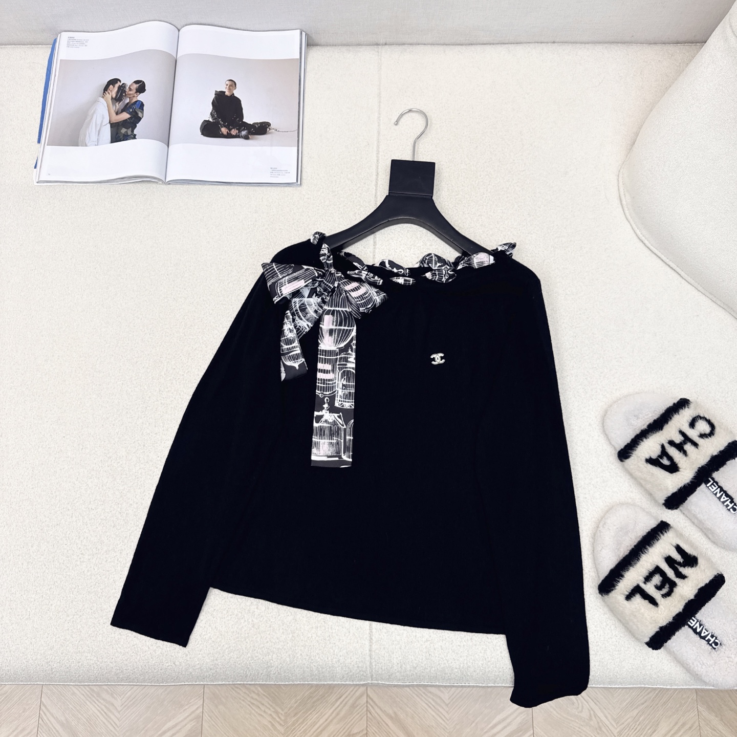 C家 25Ss————早秋最新款丝巾装饰斜肩长袖打底衫 🤍甜美纯欲风 极简有亮点 高弹力面料柔软舒适版型