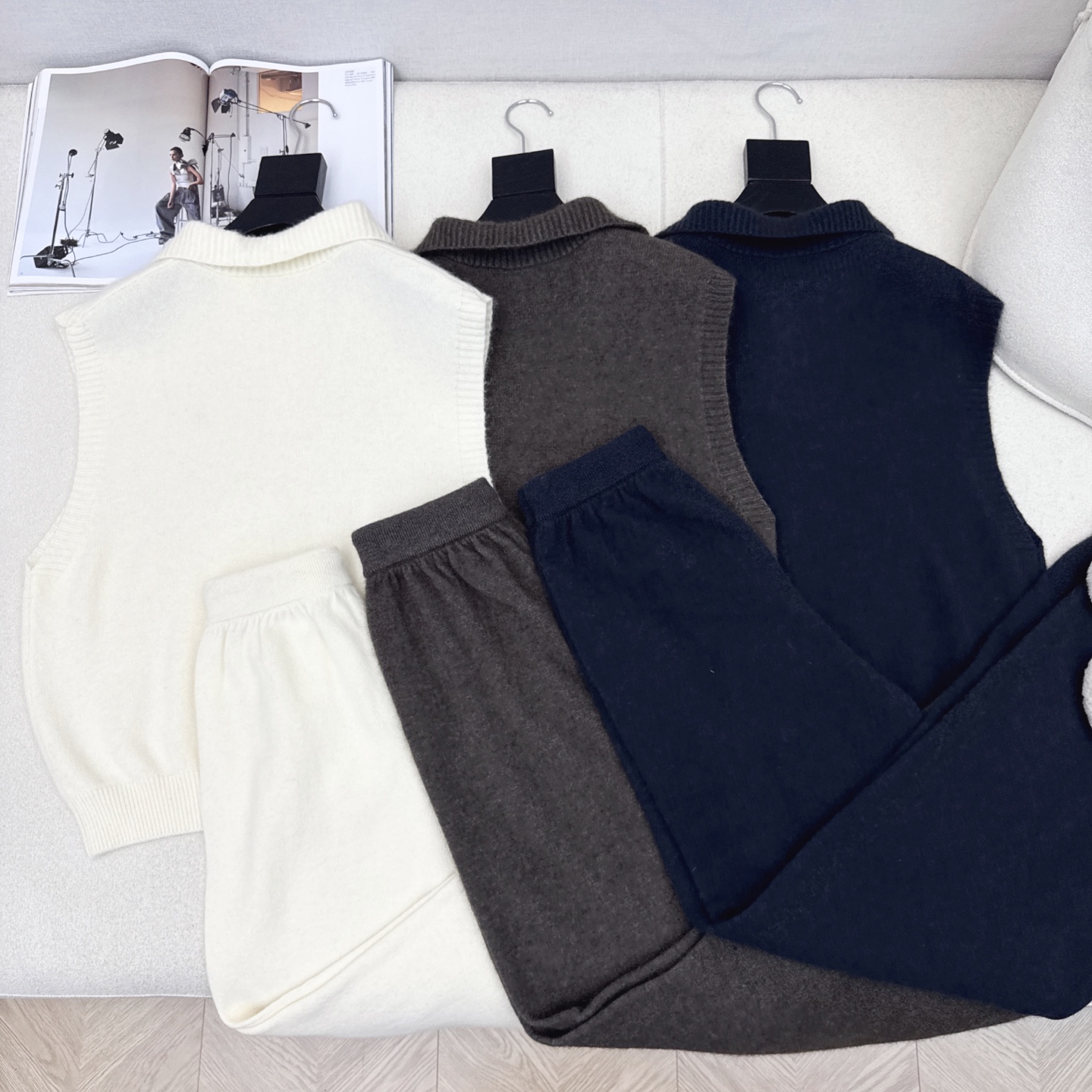 Her 25Ss———秋冬最新款慵懒风羊毛套装🤎半开襟羊毛无袖毛衣+松紧腰直筒裤 百分百精纺羊毛纱线面料