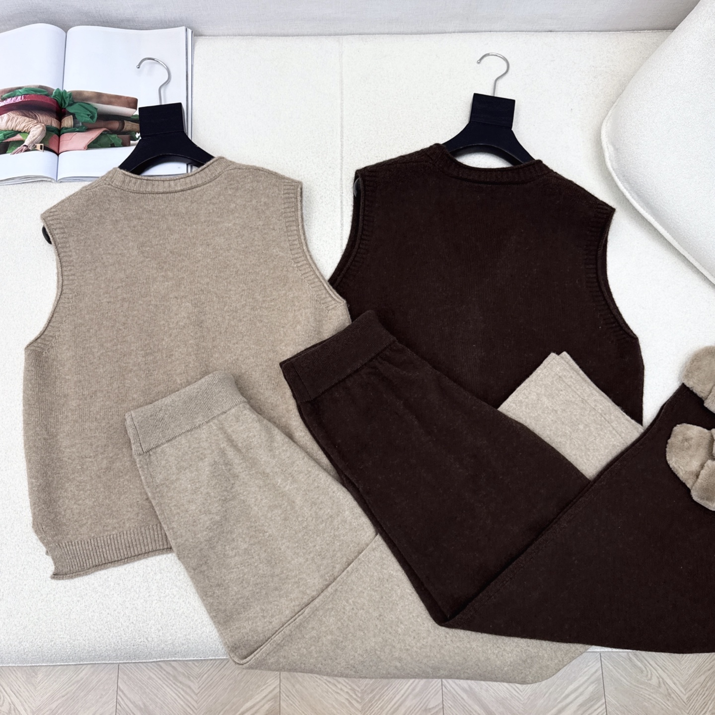 Max 25Ss———秋冬最新款慵懒风羊毛套装🤎V领马甲+松紧腰直筒裤 百分百精纺羊毛纱线面料 简约大气