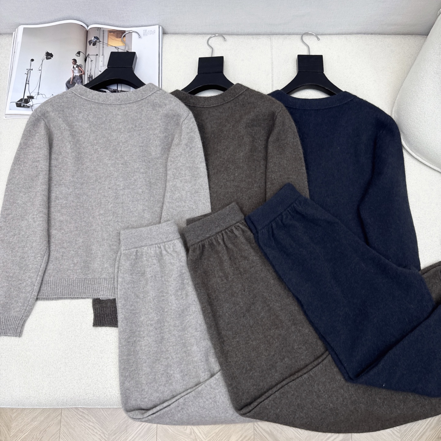 lp🆕 25Ss———秋冬最新款慵懒风羊毛套装🖤立体麻花纹理镶边领针织开衫+松紧腰直筒裤 百分百精纺羊毛