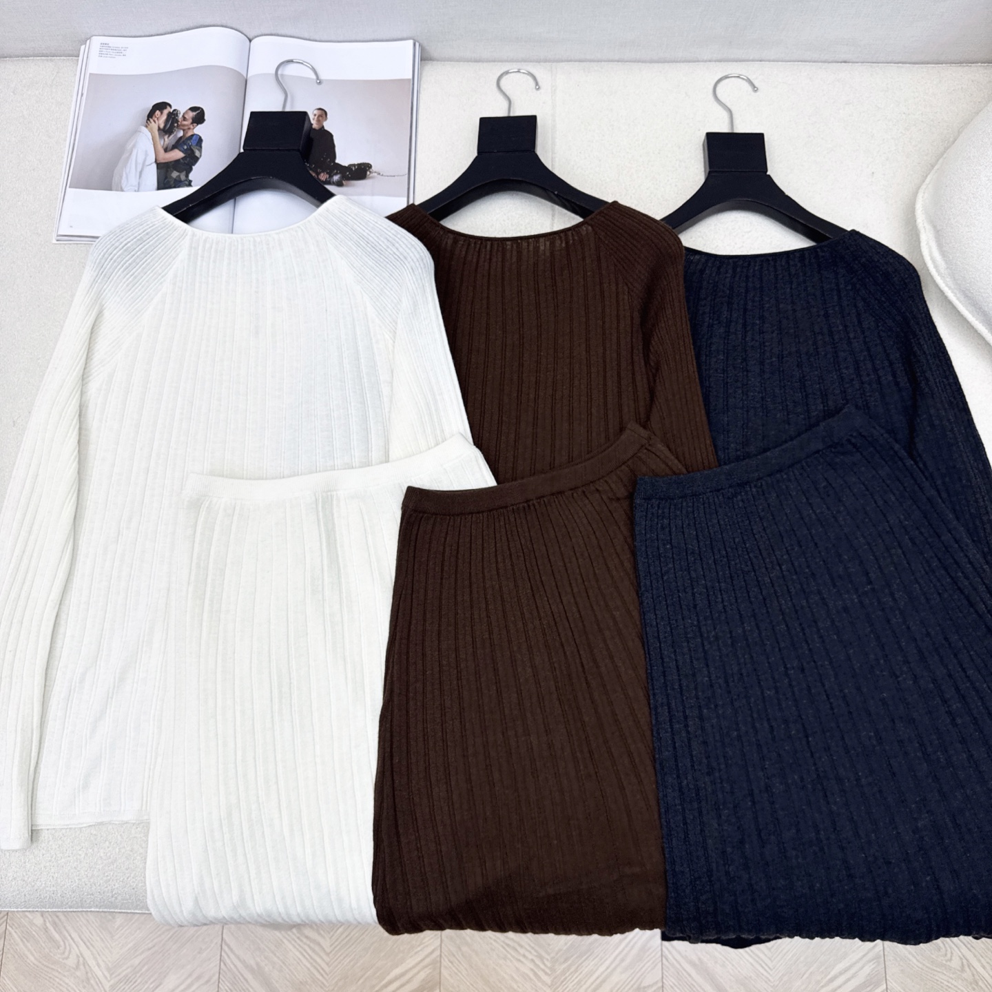 lp🆕 25Ss———秋冬最新款慵懒风羊毛套装🤍坑条喇叭袖慵懒毛衣+松紧腰半裙 百分百精纺羊毛纱线面料 