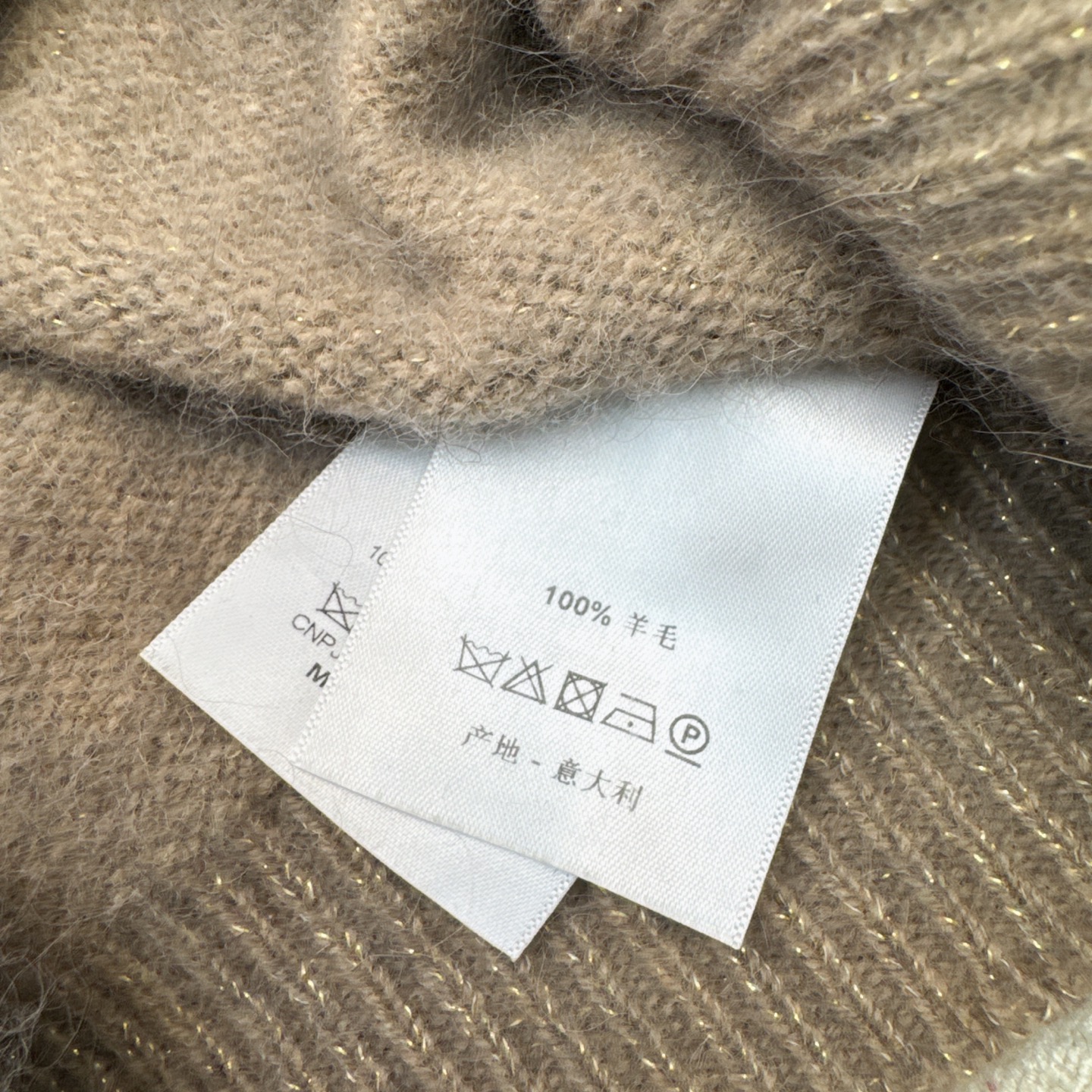 CD 25Ss————秋冬最新款丝巾装饰羊毛针织衫🤎必备减龄的学院风～～加厚的羊毛纱线 比较日常百搭的款