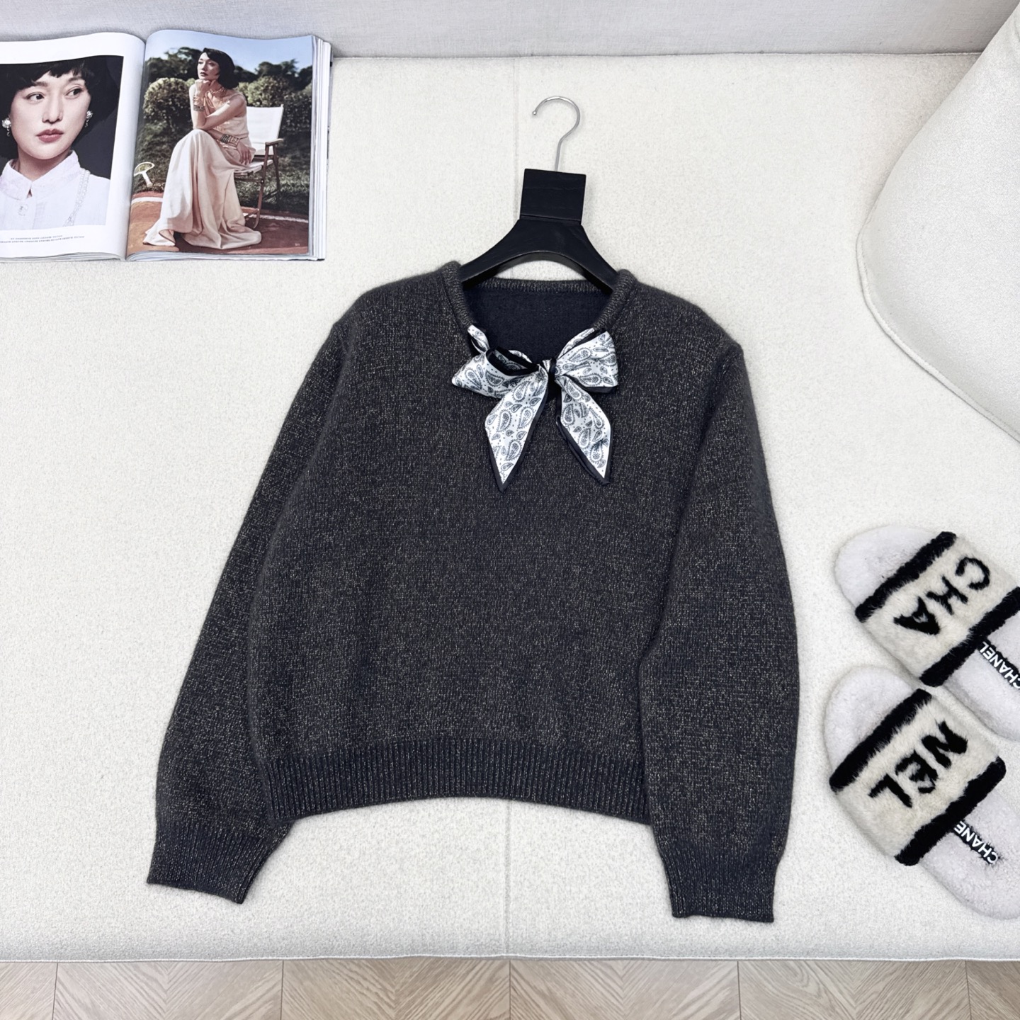 CD 25Ss————秋冬最新款丝巾装饰羊毛针织衫🤎必备减龄的学院风～～加厚的羊毛纱线 比较日常百搭的款