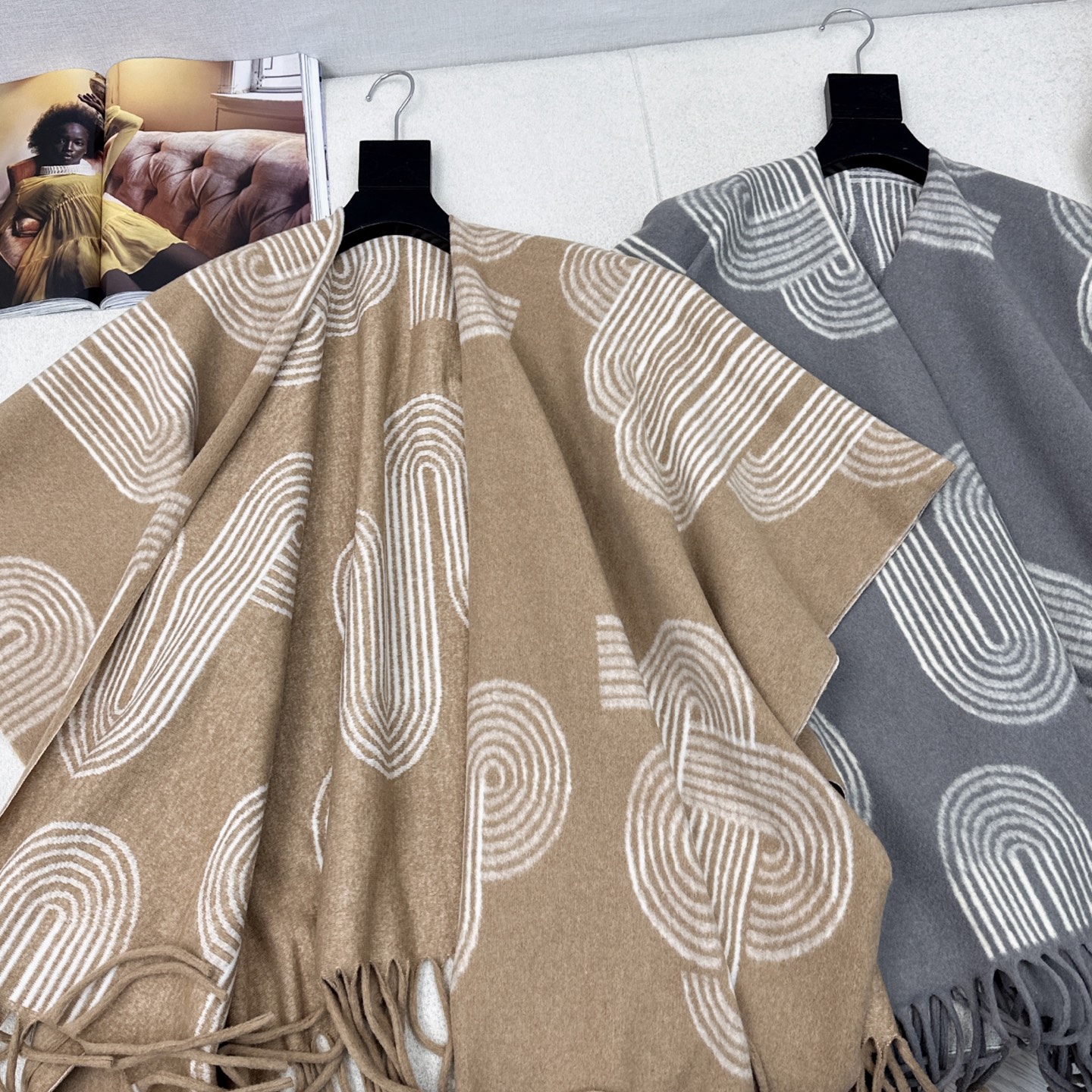 Her 25Ss————秋冬最新款经典提织斗篷披肩外套🤎纯手工滚边流须工艺 不规则垂坠感帅气摩登 高级配