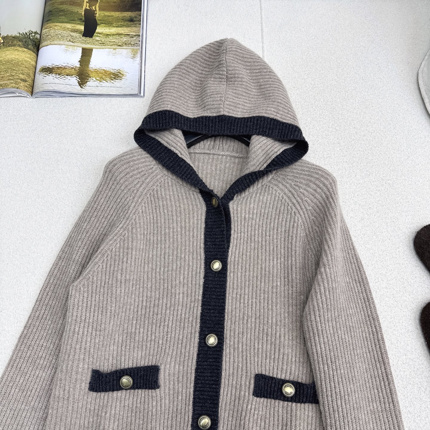 行走的高定 Bc 25Ss————秋冬最新款意式高奢连帽羊绒外套🩶老钱风穿搭Look～～ 减龄学院风配色