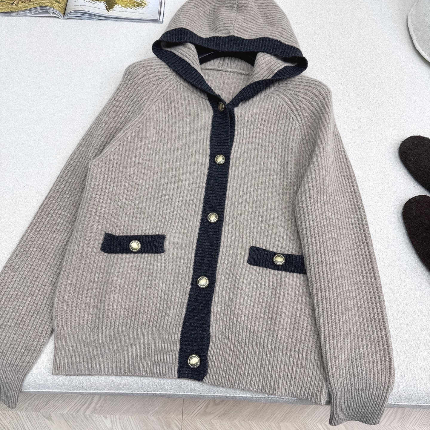 行走的高定 Bc 25Ss————秋冬最新款意式高奢连帽羊绒外套🩶老钱风穿搭Look～～ 减龄学院风配色