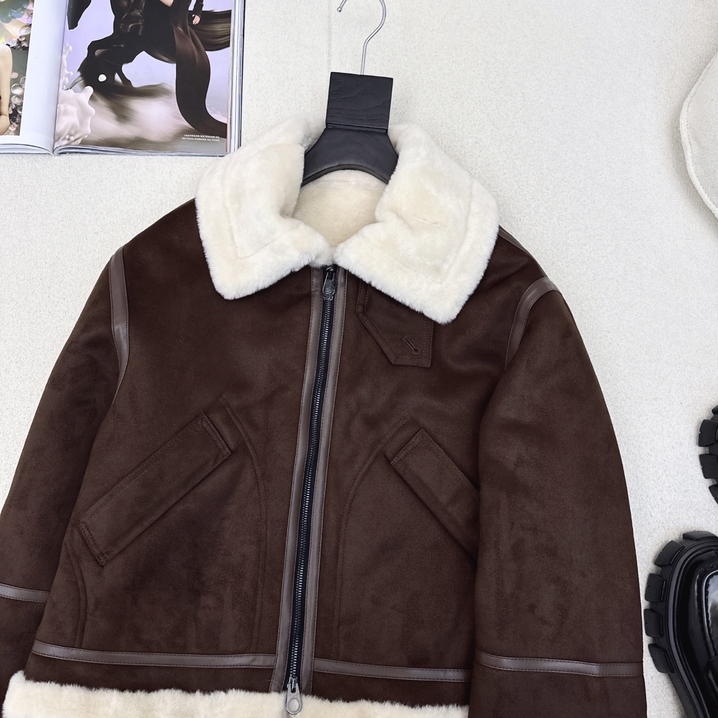 奚梦瑶同款 lp🆕 25Ss————秋冬最新款环保人造皮毛一体巧克力色外套🤎 老钱风穿搭 复古环保绒面质