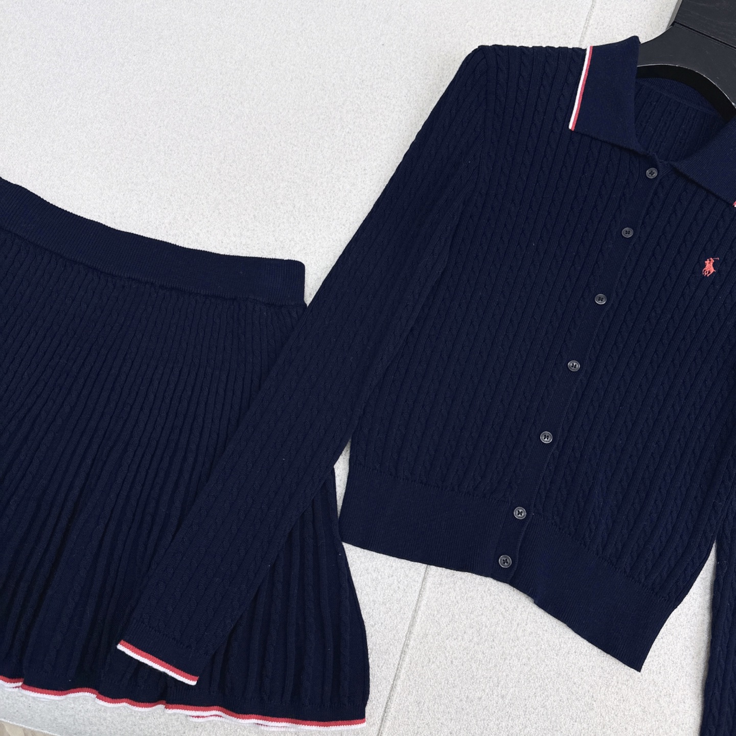 腔调感老钱风 RL 25Ss————秋冬最新款减龄小马刺绣Polo套装🤍翻领针织衫+mini半裙 减龄修