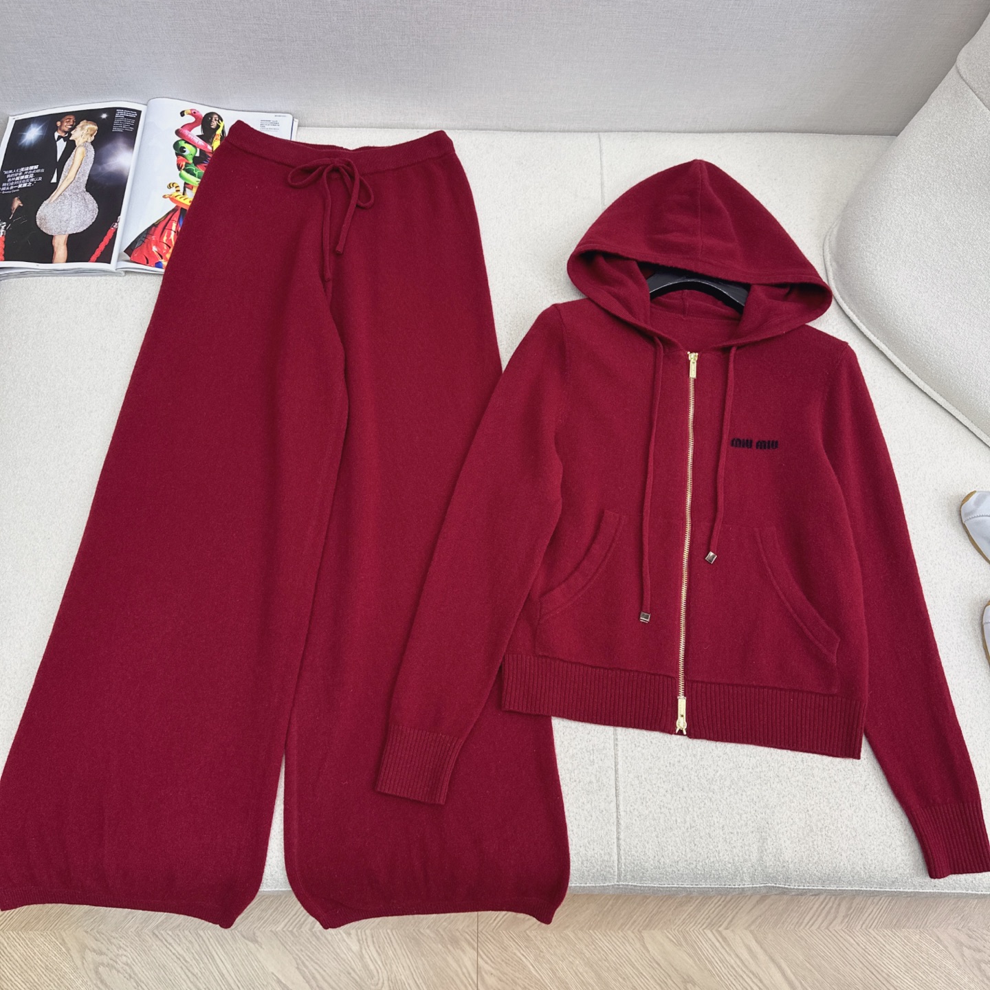 缪式穿搭 Miu 25Ss————秋冬最新款羊毛休闲套装🩶连帽外套+松紧腰直筒裤 日常必备款 出街穿搭也