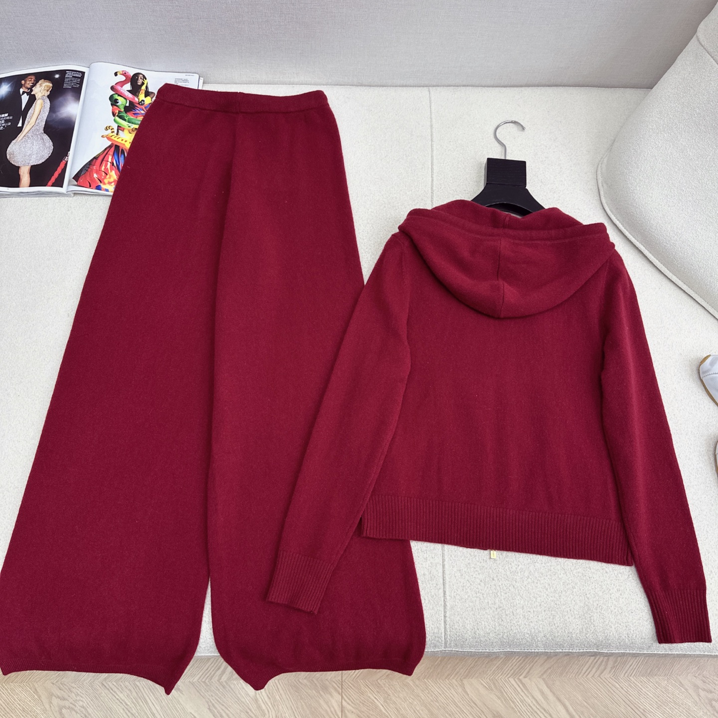 缪式穿搭 Miu 25Ss————秋冬最新款羊毛休闲套装🩶连帽外套+松紧腰直筒裤 日常必备款 出街穿搭也