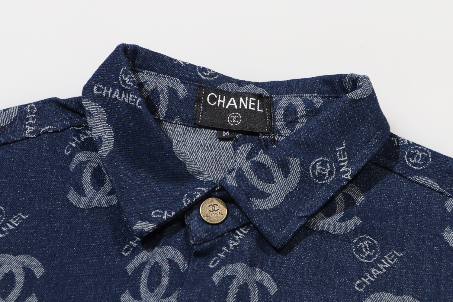 Fashion Alert: Chanel24s Cowboy Jacket, Oversized & Stylish with Fragrance Details, Perfect for Men - 图片 3