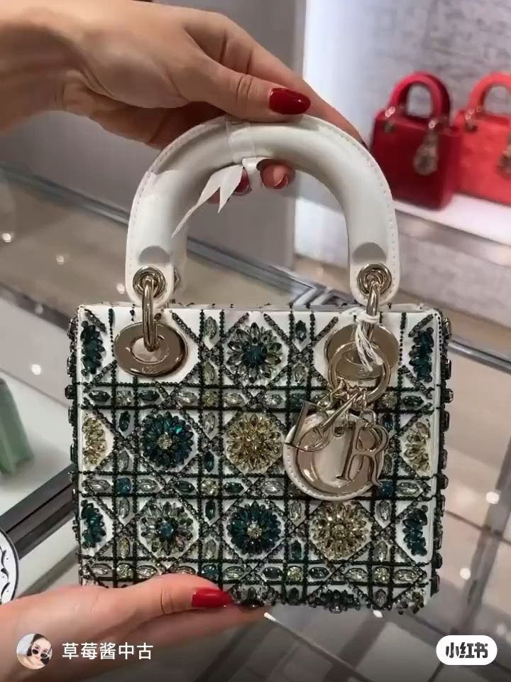 ❤Video real del gabinete de ladrillo y diamante esmeralda de tres paneles