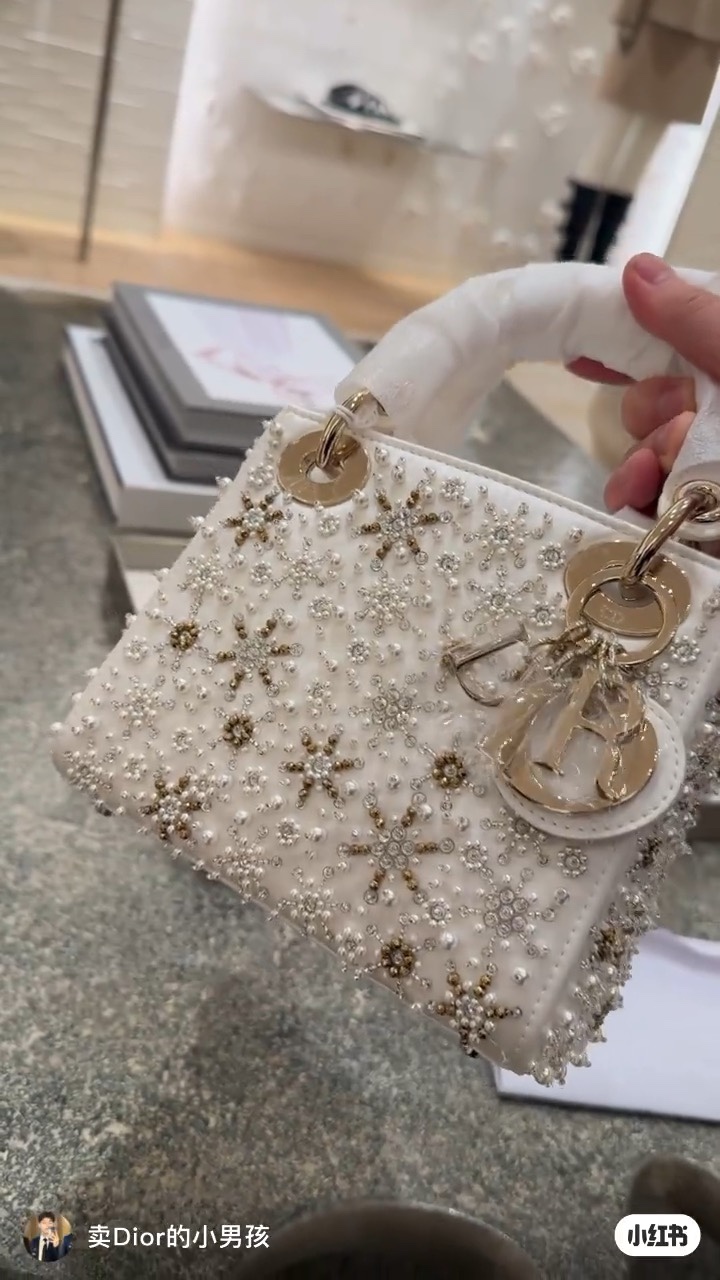 ❤ Nuevo estilo, perla de copo de nieve bordada de tres paneles, video de toma real de gabinete de ladrillo