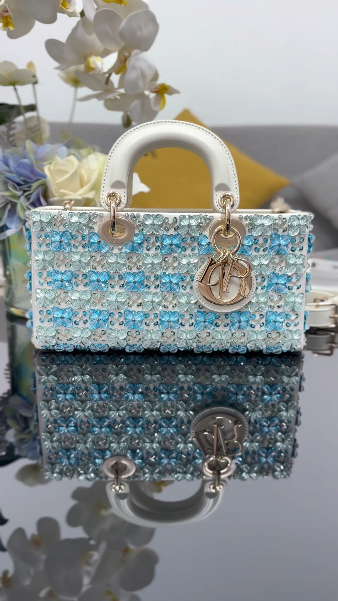 ❤️Nuevo estilo joy 26cm con bordado de flores y cuentas azules, edición limitada
