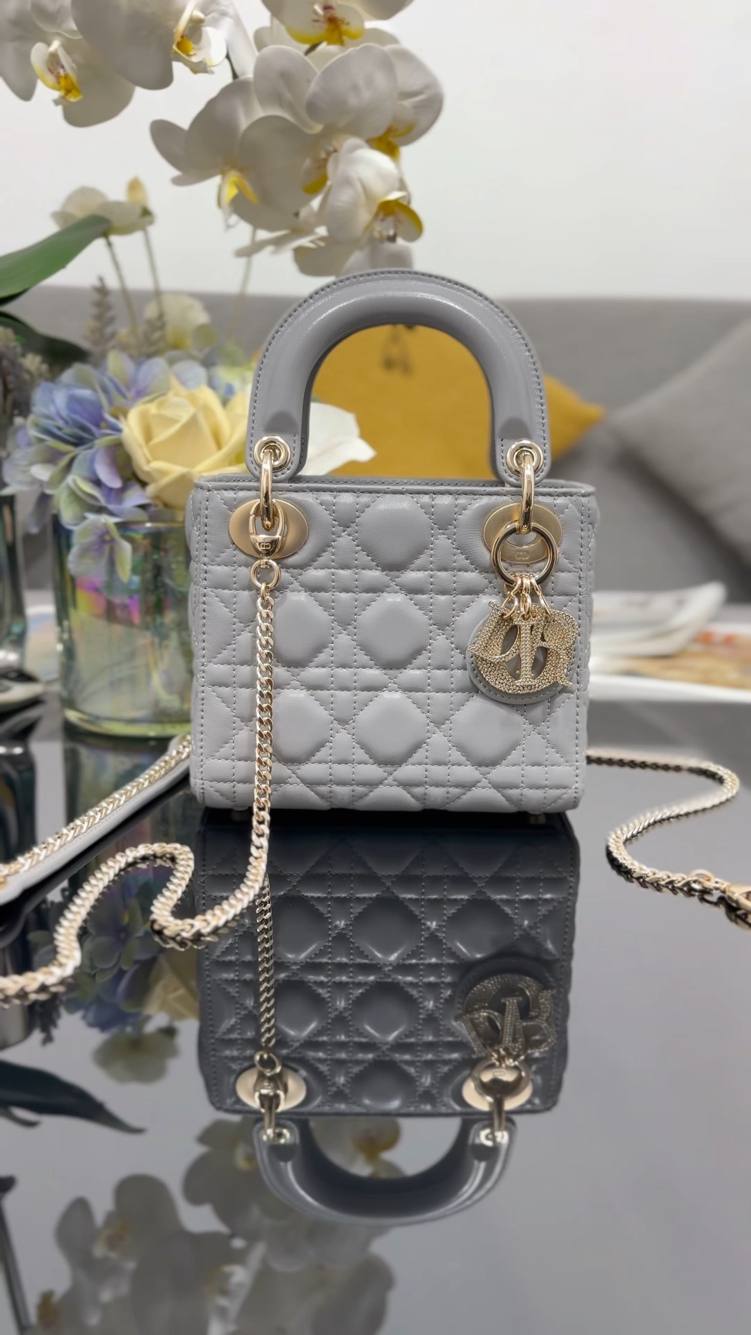 ❤️¡Nuevo estilo, oveja gris con hebilla de diamantes de tres rejillas, programado para enviarse pasado mañana!