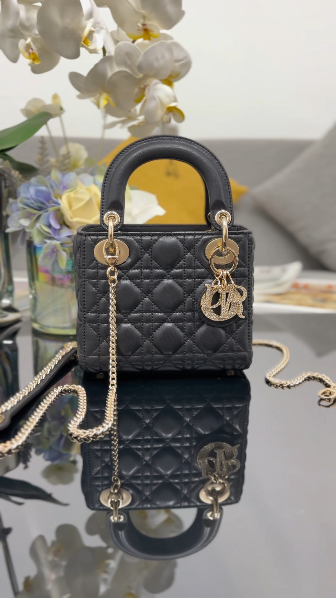 ❤️¡Nuevo modelo, oveja negra con hebilla de diamantes de tres rejillas, cuyo envío está previsto para pasado mañana!