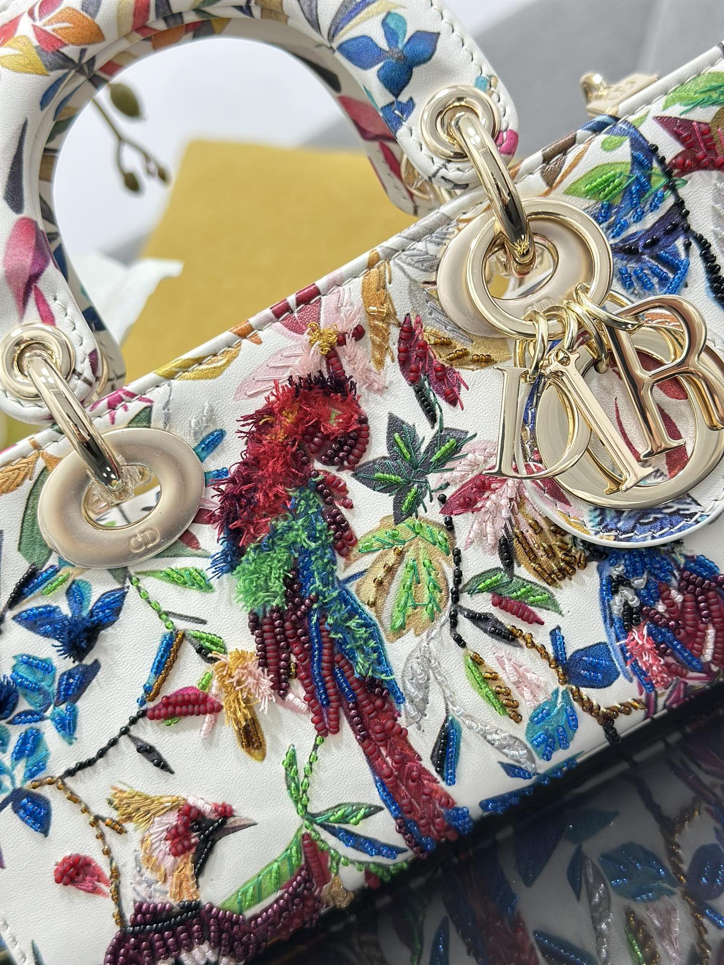 Dior Lady D-Joy Small Bag Embroidery Parrot Beaded Handbag, 22 x 12 x 6 cm 7 i1752250751 381 5