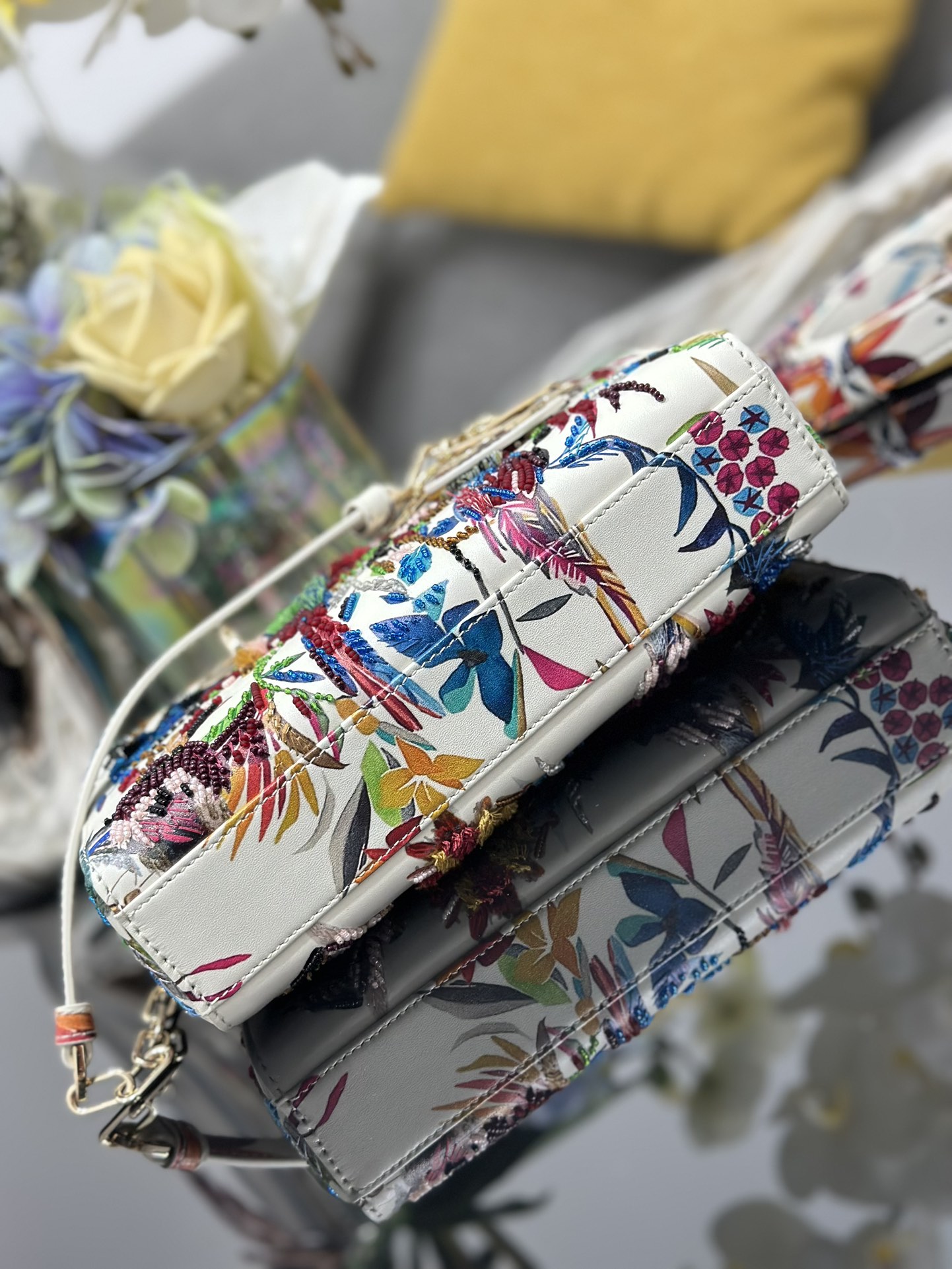 Dior Lady D-Joy Small Bag Embroidery Parrot Beaded Handbag, 22 x 12 x 6 cm 5 i1752250751 5661 0
