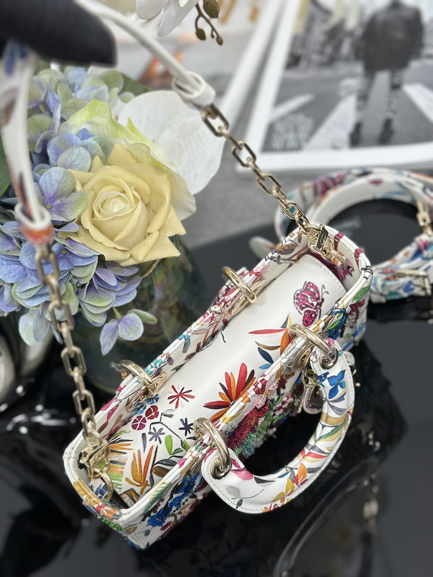 Dior Lady D-Joy Small Bag Embroidery Parrot Beaded Handbag, 22 x 12 x 6 cm 8 i1752250751 6272 2