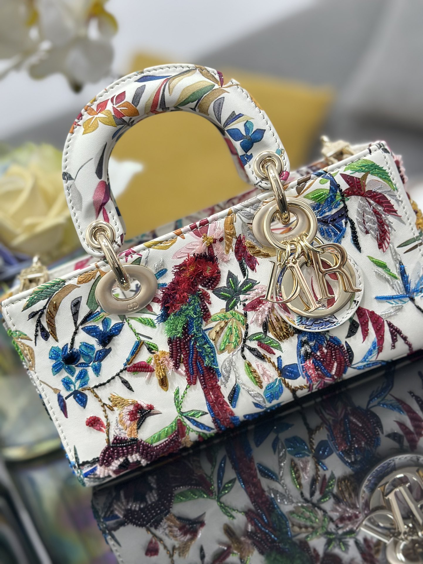 Dior Lady D-Joy Small Bag Embroidery Parrot Beaded Handbag, 22 x 12 x 6 cm 6 i1752250751 9474 3