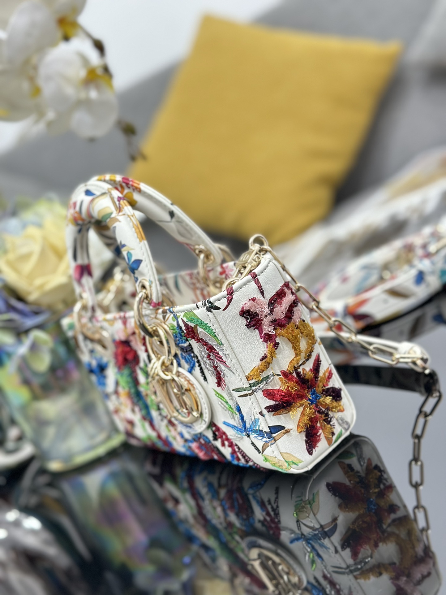 Dior Lady D-Joy Small Bag Embroidery Parrot Beaded Handbag, 22 x 12 x 6 cm 4 i1752250751 9723 7