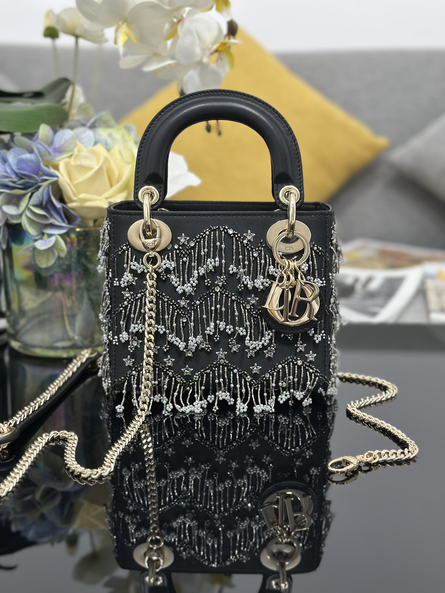 ❤️Cuentas de estrellas bordadas en tres paneles de Lady Dior, con tendones de oveja en el interior, decoradas con borda…