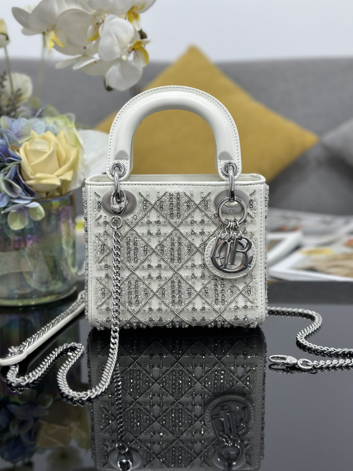 ❤️❤️Bordado de tres paneles Lady Dior con cuentas de diamantes de plata blanca, forro con tendones de oveja, exquisito …