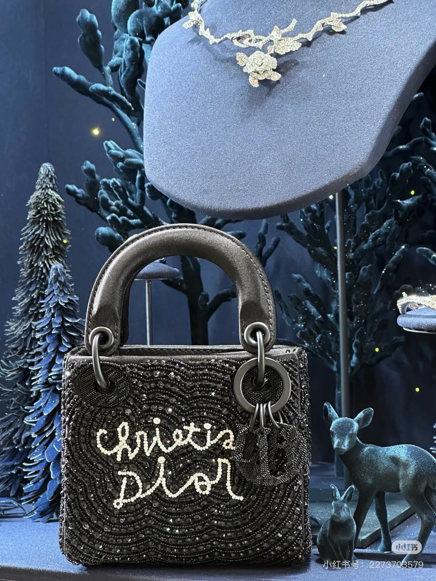🖤Nuevo modelo, bordado de diamantes con cuentas negras, primer super mini del artista Dior
