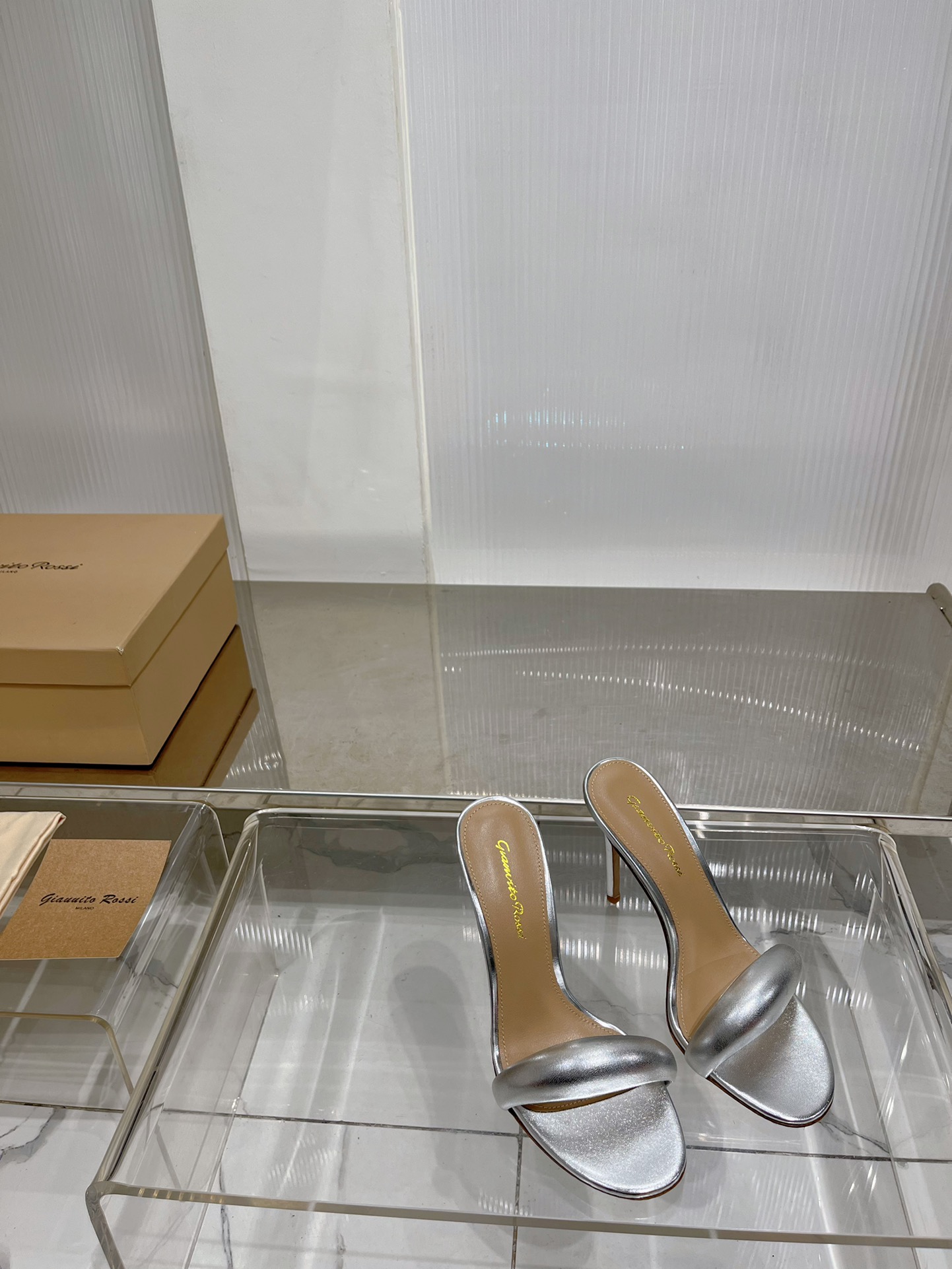 NO:382409,★Fabric sheepskin inner sheepskin sole genuine leather outsole elegant style creates a different feeling Heel height 10.5 cm Special packaging Simple and elegant style!  Top show bdetails in the market ———————————— ⊿size. ｜35-40 (40 41 custom-made non-return and exchange), high heels, high heels, sheepskin, Leather soles19860909★面料羊皮 内里羊皮 鞋底真皮大底 优雅风格 创造不一样的感觉 跟高 10.5 cm 专柜包装 简约气质款式！ 市场顶级 show bdetails ————————————  ⊿size. ｜35-40（40 41 定制不退换）,高跟鞋,high heels,sheepskin,Leather soles,Women's Shoes