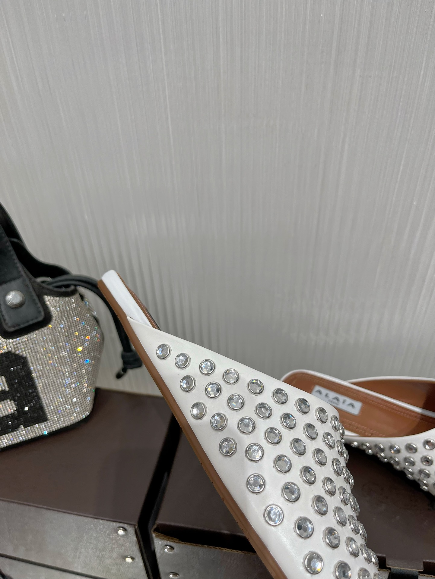 Alaia Ballet Flats: Stylish and Comfortable Sheepskin Shoes with Rubber Sole - 图片 6