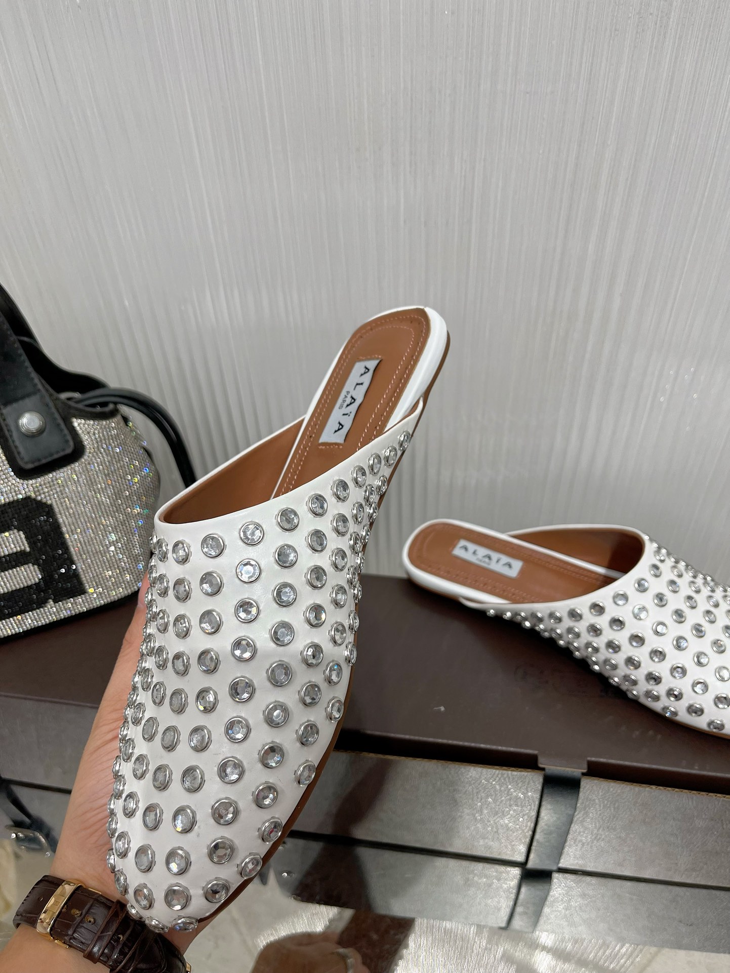 Alaia Ballet Flats: Stylish and Comfortable Sheepskin Shoes with Rubber Sole - 图片 5