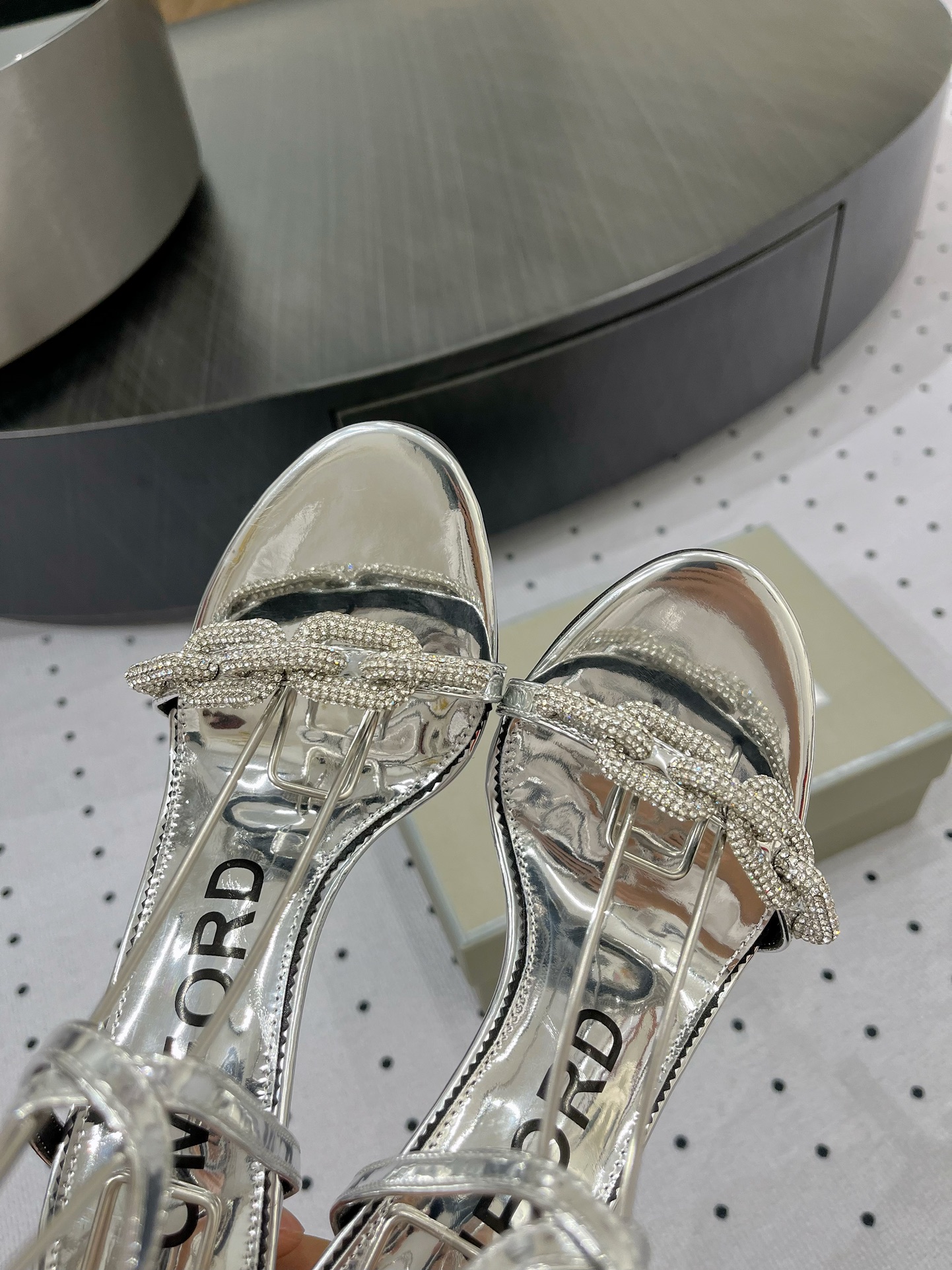 Fashion Highlights: Tomf Diamond Sandals, Sheepskin Inner, Elegant Style, 10cm Heels. - 图片 4