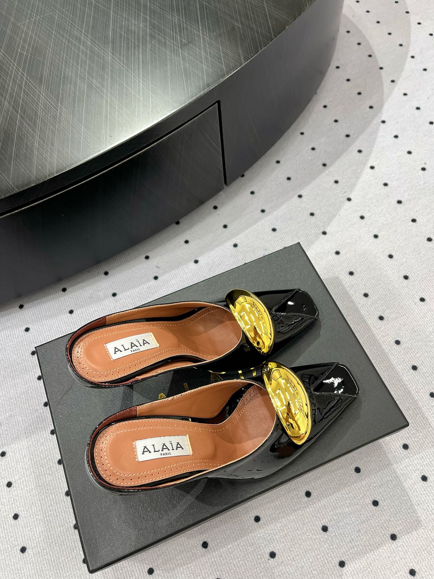 Alaïa Elegant Leather Mules with Golden Embellishment - High Heel 6 i1717061324 1574 6