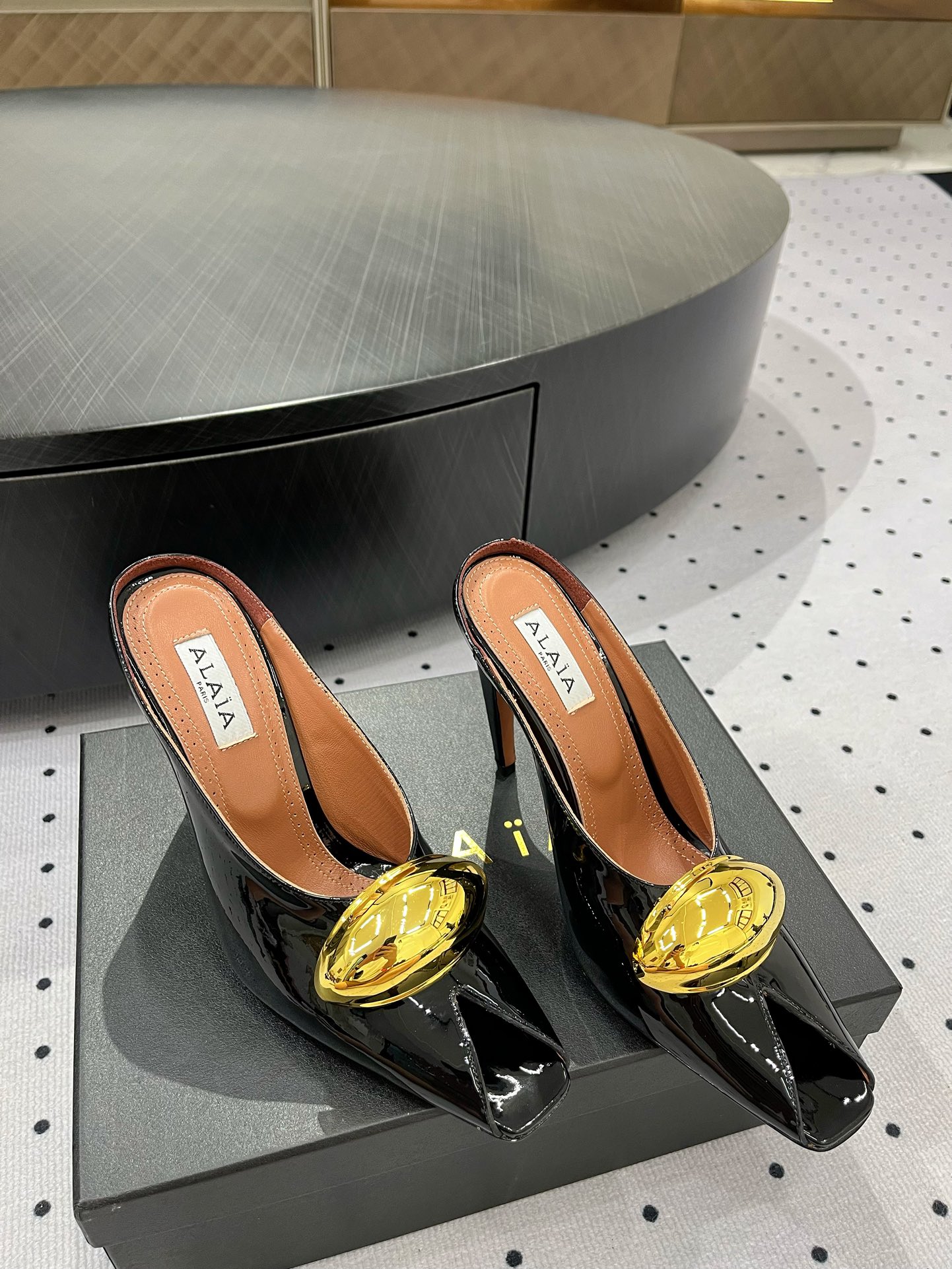 Alaïa Elegant Leather Mules with Golden Embellishment - High Heel 5 i1717061324 2910 7