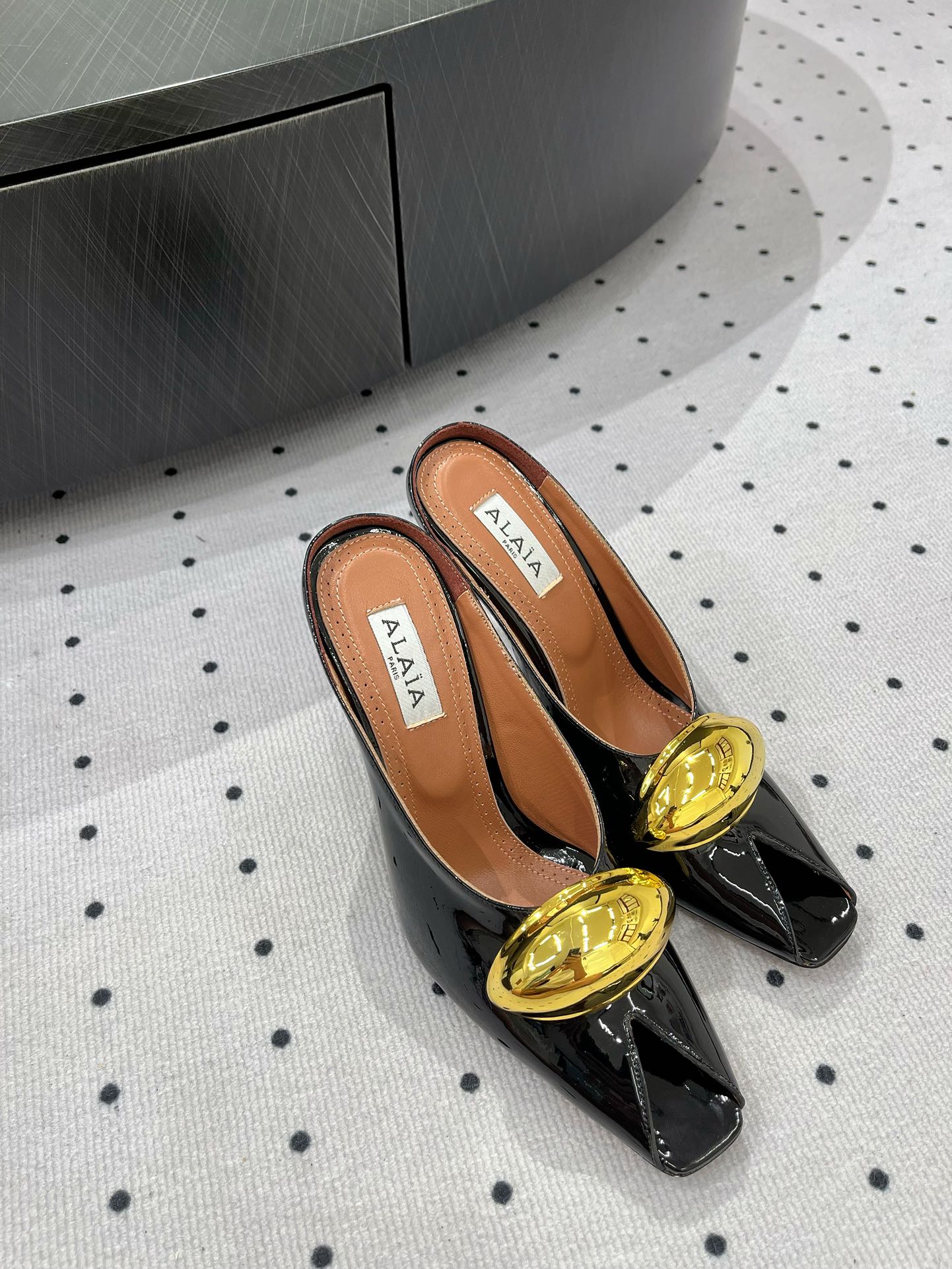 Alaïa Elegant Leather Mules with Golden Embellishment - High Heel 10 i1717061324 5962 5