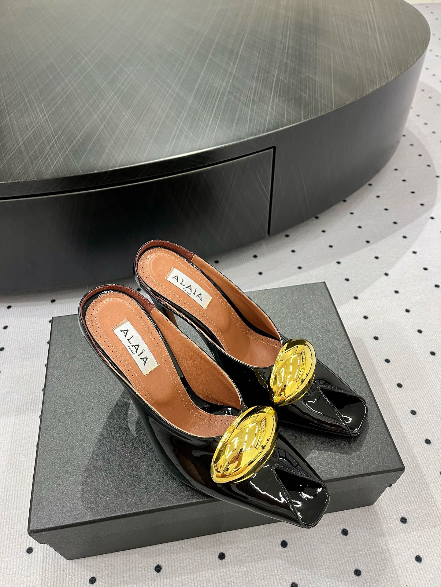 Alaïa Elegant Leather Mules with Golden Embellishment - High Heel 2 i1717061325 4955 8