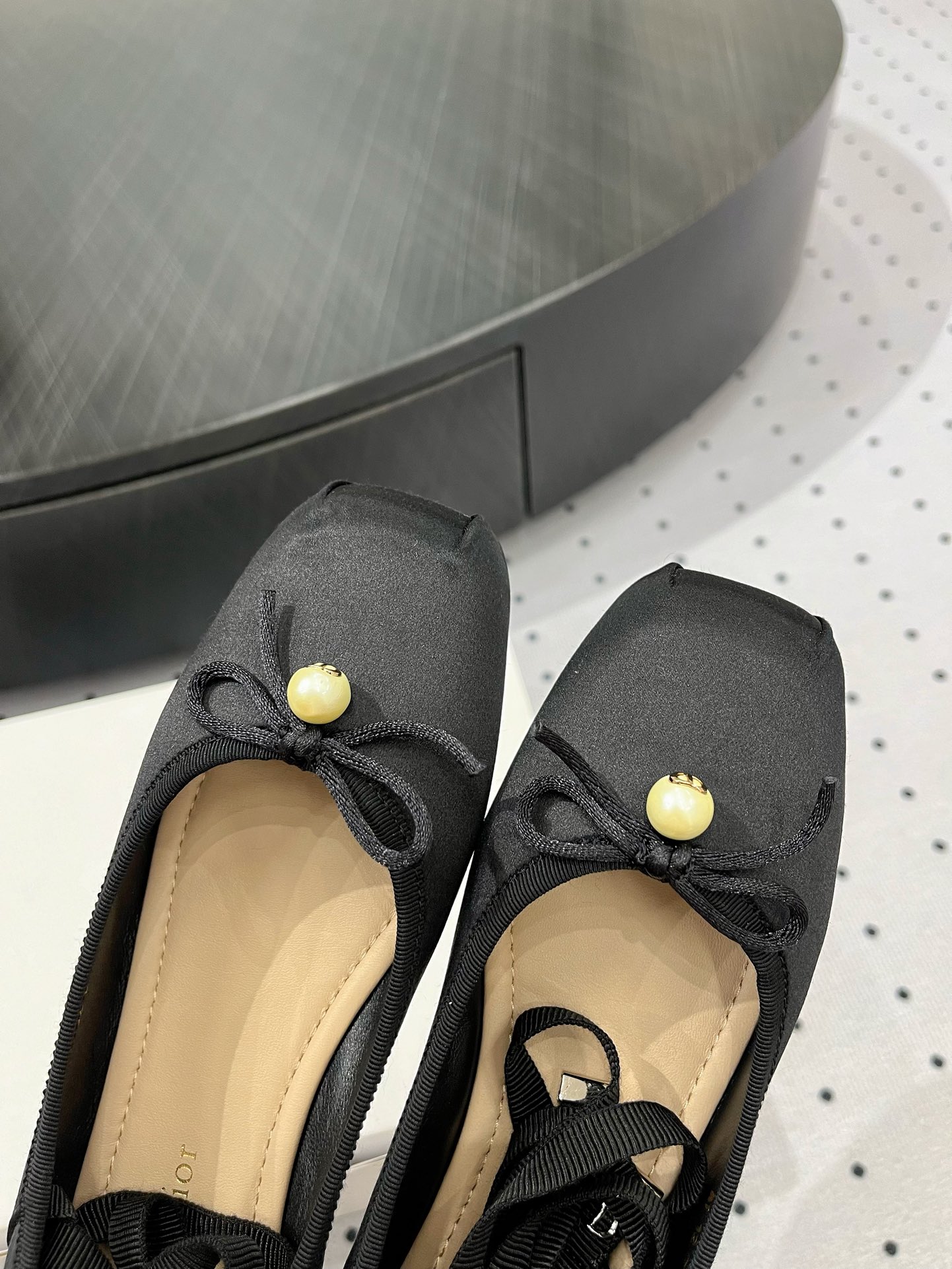 Dior 24FW Elegant Black Silk Ballet Flats with Ankle Ribbon 4 i1719211676 3435 0