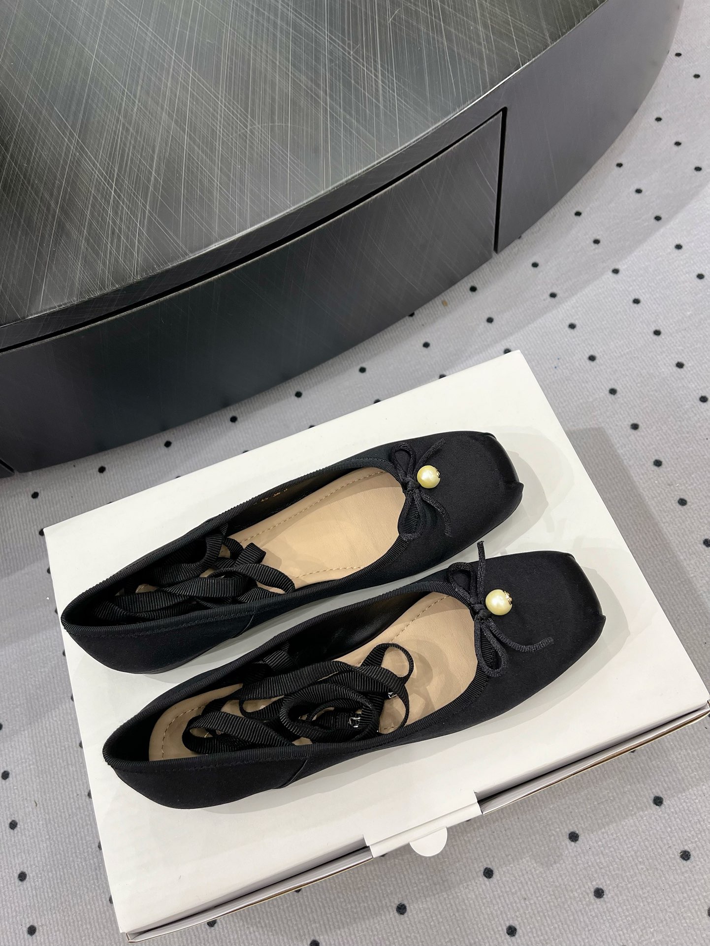 Dior 24FW Elegant Black Silk Ballet Flats with Ankle Ribbon 5 i1719211676 8165 1