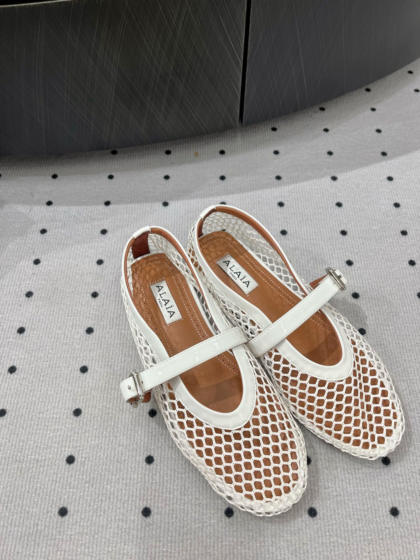 “Alaia Ballet Shoes: Stylish, Comfortable, and High-Quality with Sheepskin Lining” - 图片 8