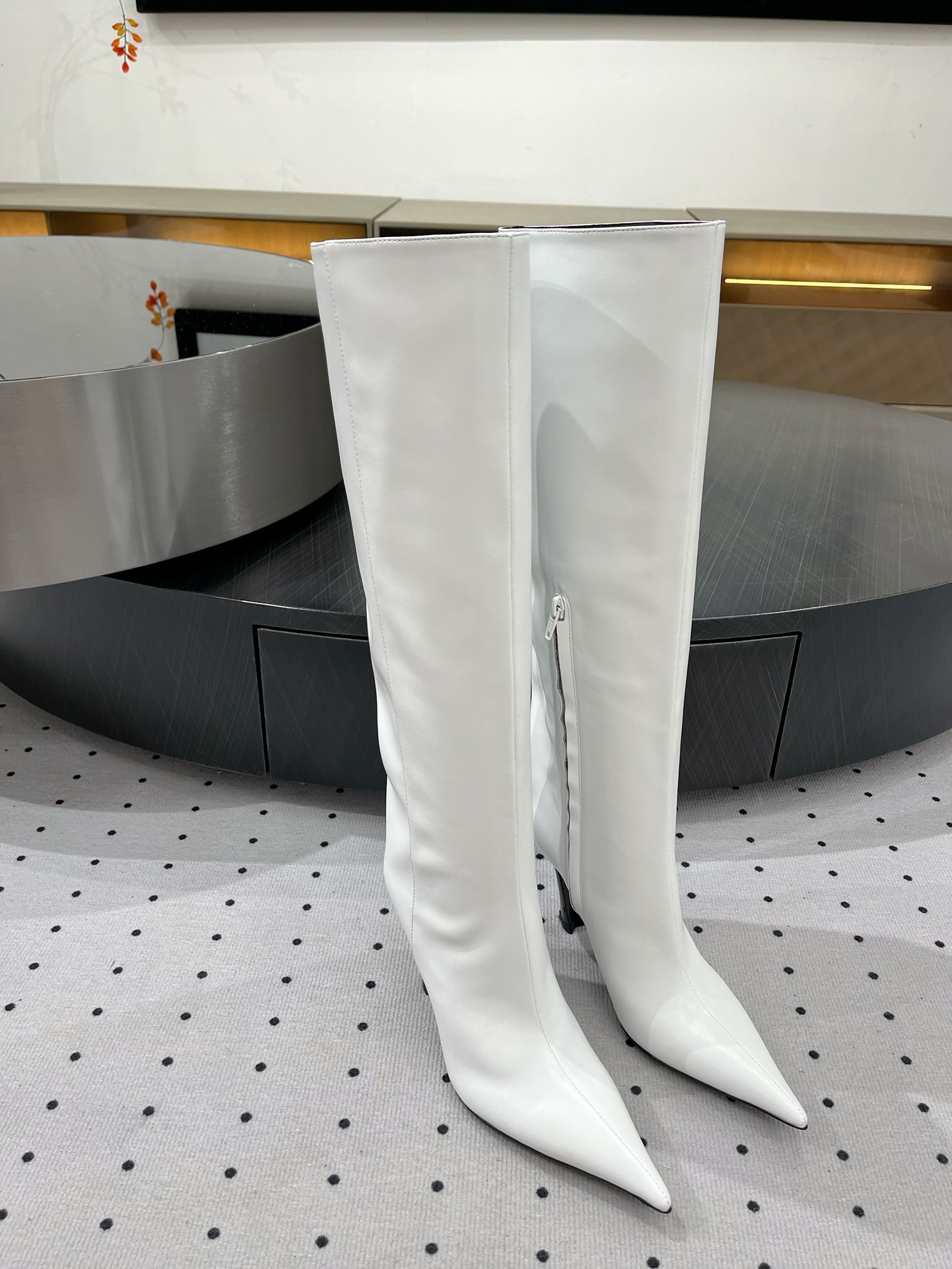 NO:438781,Personalized advanced design Fabric cowhide inner sheepskin sole cowhide sole elegant style Create a different feeling 10cm heel height Counter packaging Simple and elegant style!  show bdetails ———————————— size. ｜35-39 (40 41 42 customization), boots, boots, cowhide, sheepskin19860909个性超前设计 面料 牛皮  内里 羊皮 鞋底 牛皮底 优雅风格 创造不一样的感觉 跟高10cm 专柜包装  简约气质款式！ show bdetails ———————————— size. ｜35-39（40 41 42 定制）,靴子,boots,cowhide,sheepskin,Women's Shoes