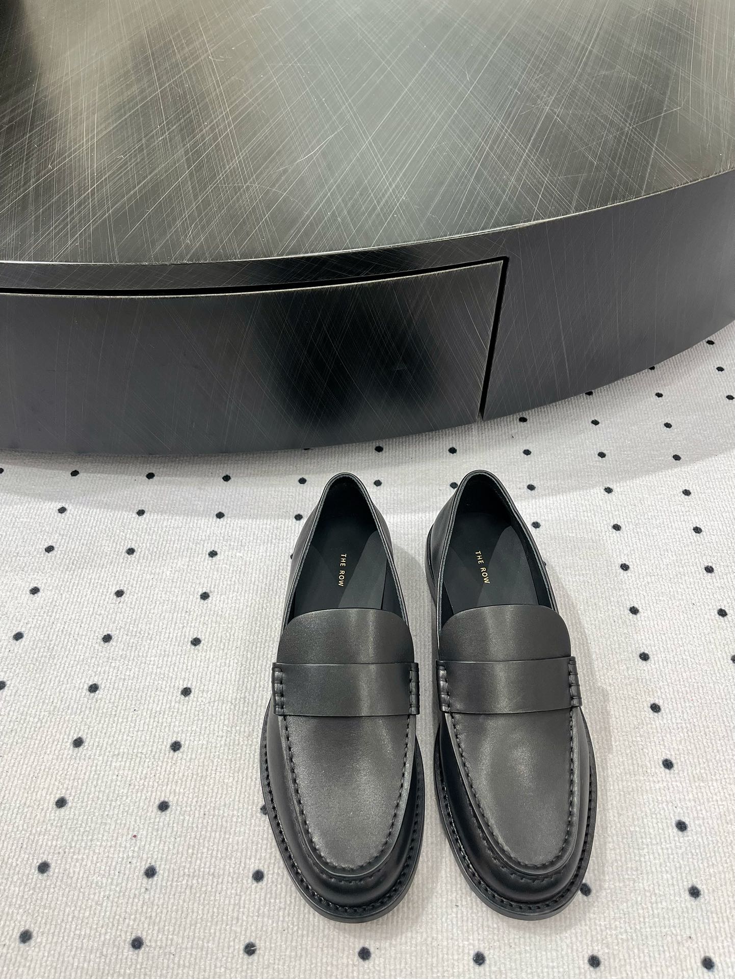 NO:234284,Brand new style ★Fabric Cowhide Inner Sheepskin Sole Cowhide Elegant style Create a different feeling Heel height 2.5 cm Special packaging Simple and elegant style!  Top show bdetails in the market ———————————— ⊿size. ｜35-40 (40 41 custom-made non-return and exchange), leather shoes, cowhide, sheepskin19860909全新款式 ★面料 牛皮 内里 羊皮 鞋底 牛皮 优雅风格 创造不一样的感觉 跟高 2.5 cm 专柜包装 简约气质款式！ 市场顶级 show bdetails ————————————  ⊿size. ｜35-40（40 41 定制不退换),皮鞋,cowhide,sheepskin,Women's Shoes