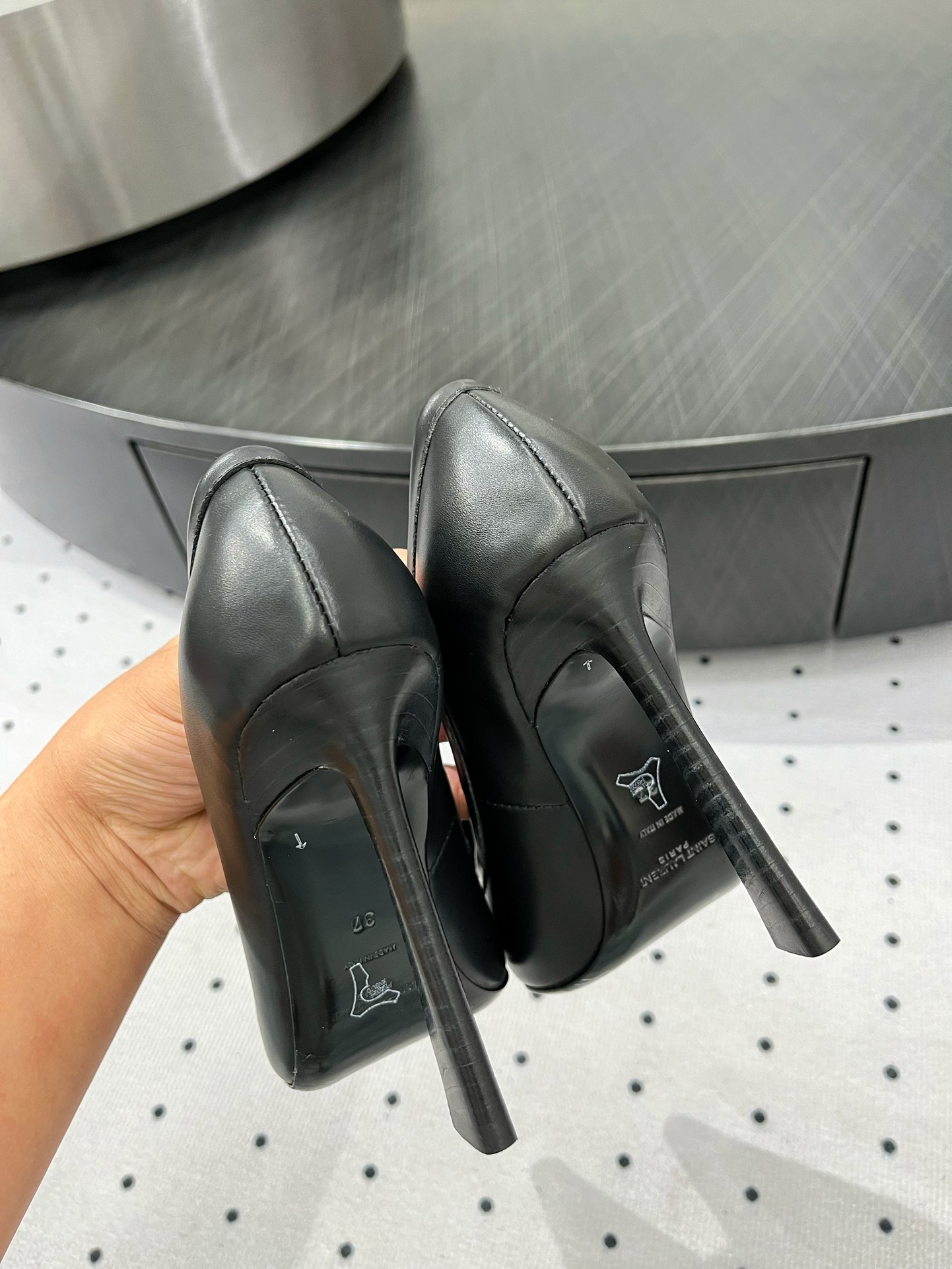 Saint Laurent 𝑺𝒂𝒊𝒏 𝑳𝒂𝒖𝒓𝒆𝒏 𝟐5𝑭𝑾 早春新品