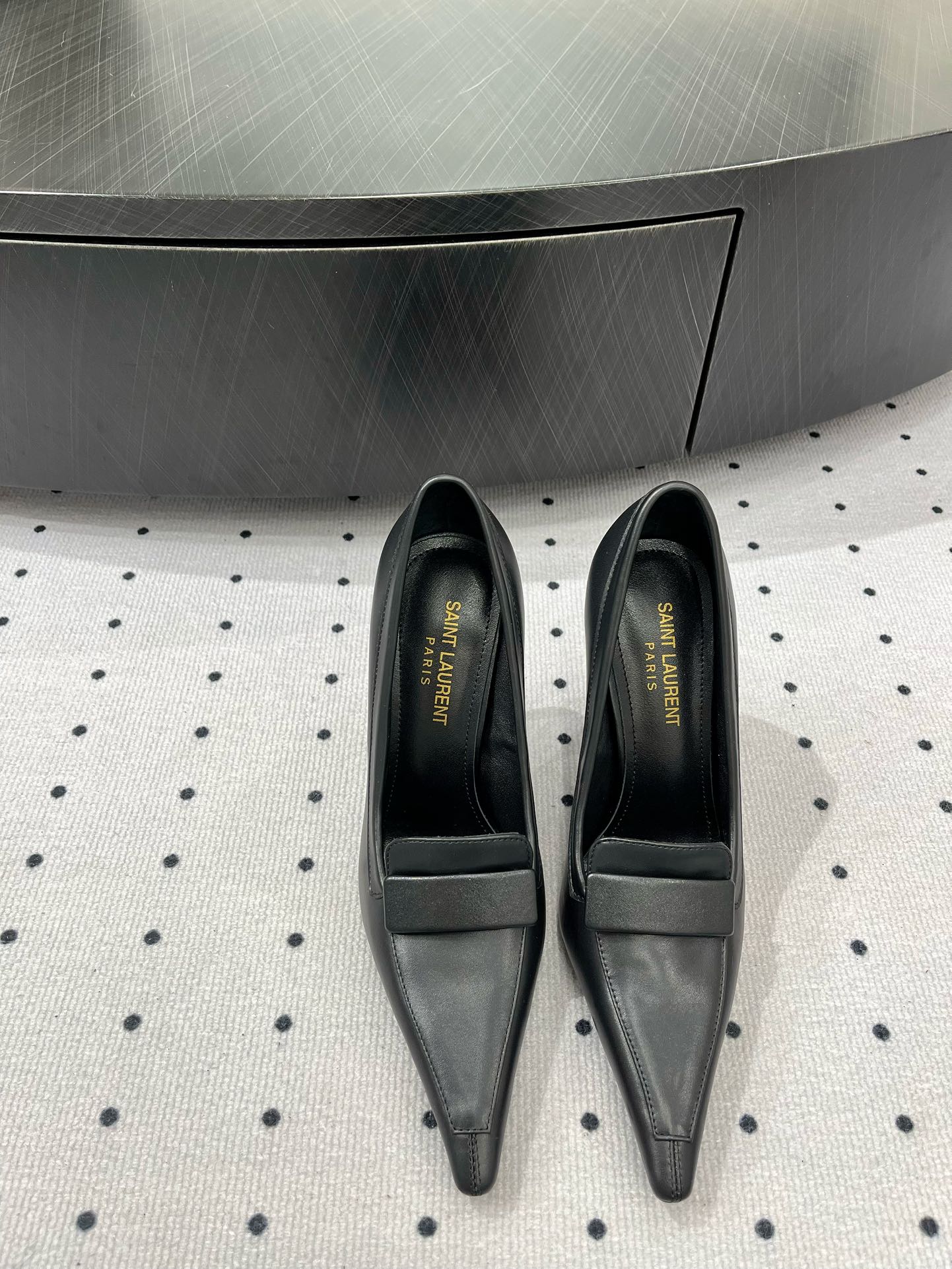 Saint Laurent 𝑺𝒂𝒊𝒏 𝑳𝒂𝒖𝒓𝒆𝒏 𝟐5𝑭𝑾 早春新品