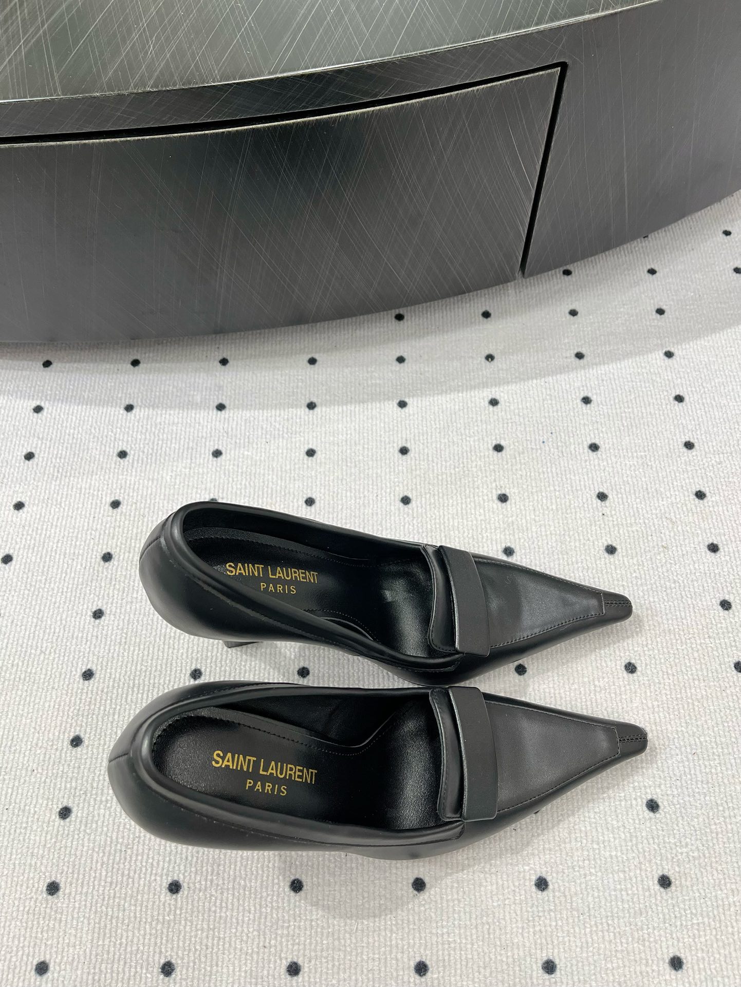 Saint Laurent 𝑺𝒂𝒊𝒏 𝑳𝒂𝒖𝒓𝒆𝒏 𝟐5𝑭𝑾 早春新品