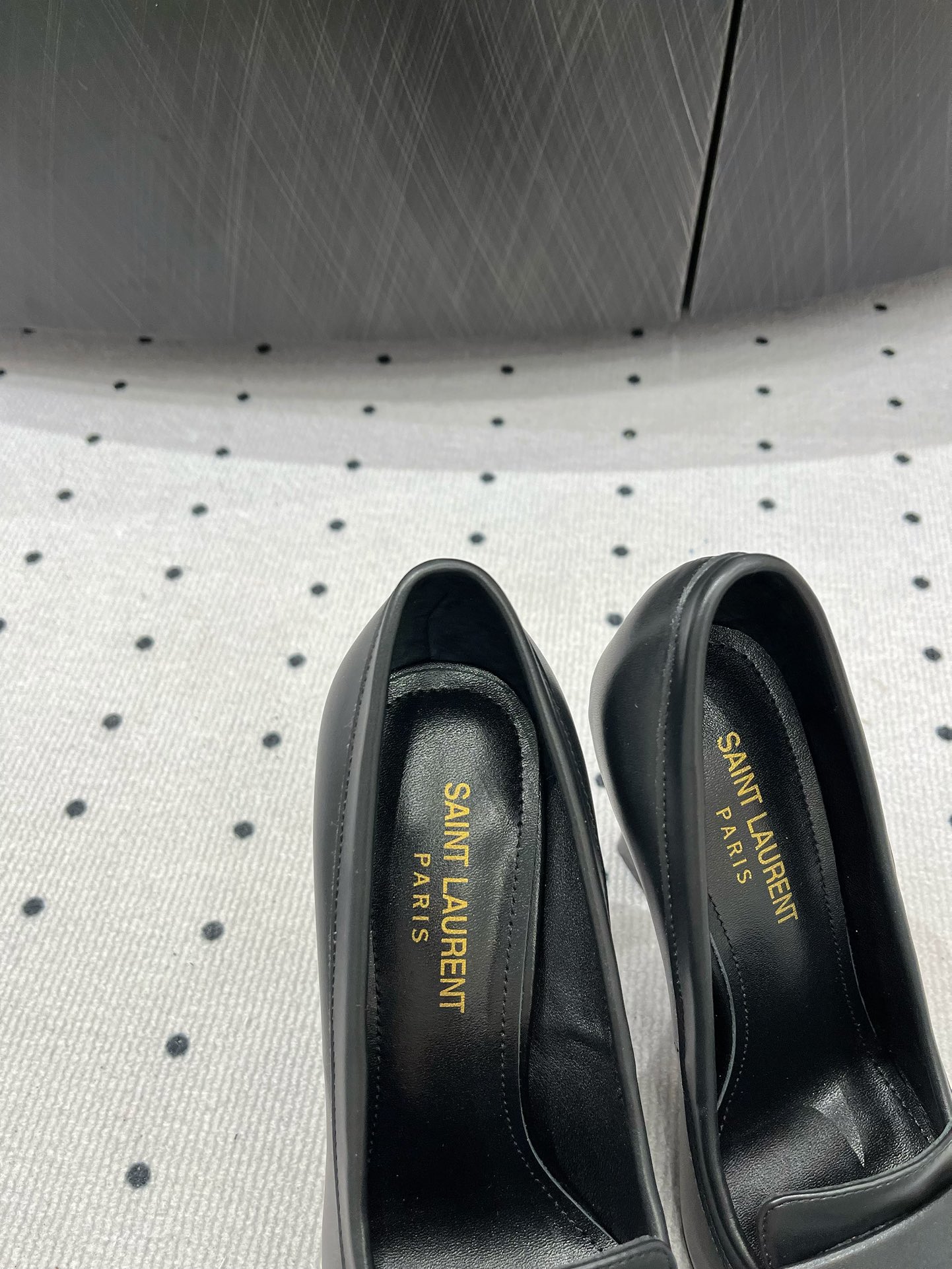 Saint Laurent 𝑺𝒂𝒊𝒏 𝑳𝒂𝒖𝒓𝒆𝒏 𝟐5𝑭𝑾 早春新品